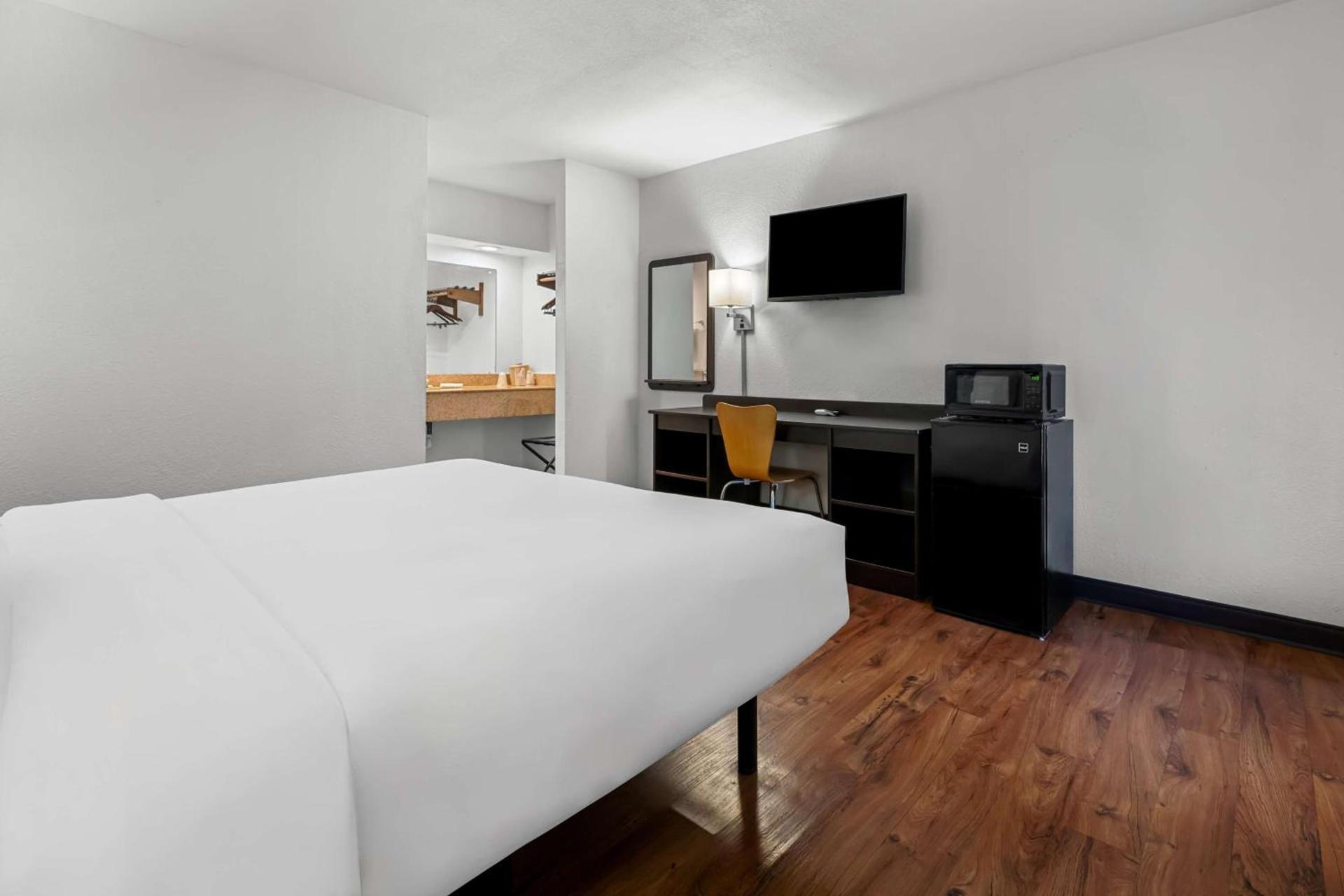 Americas Best Value Inn Hamilton photo 15
