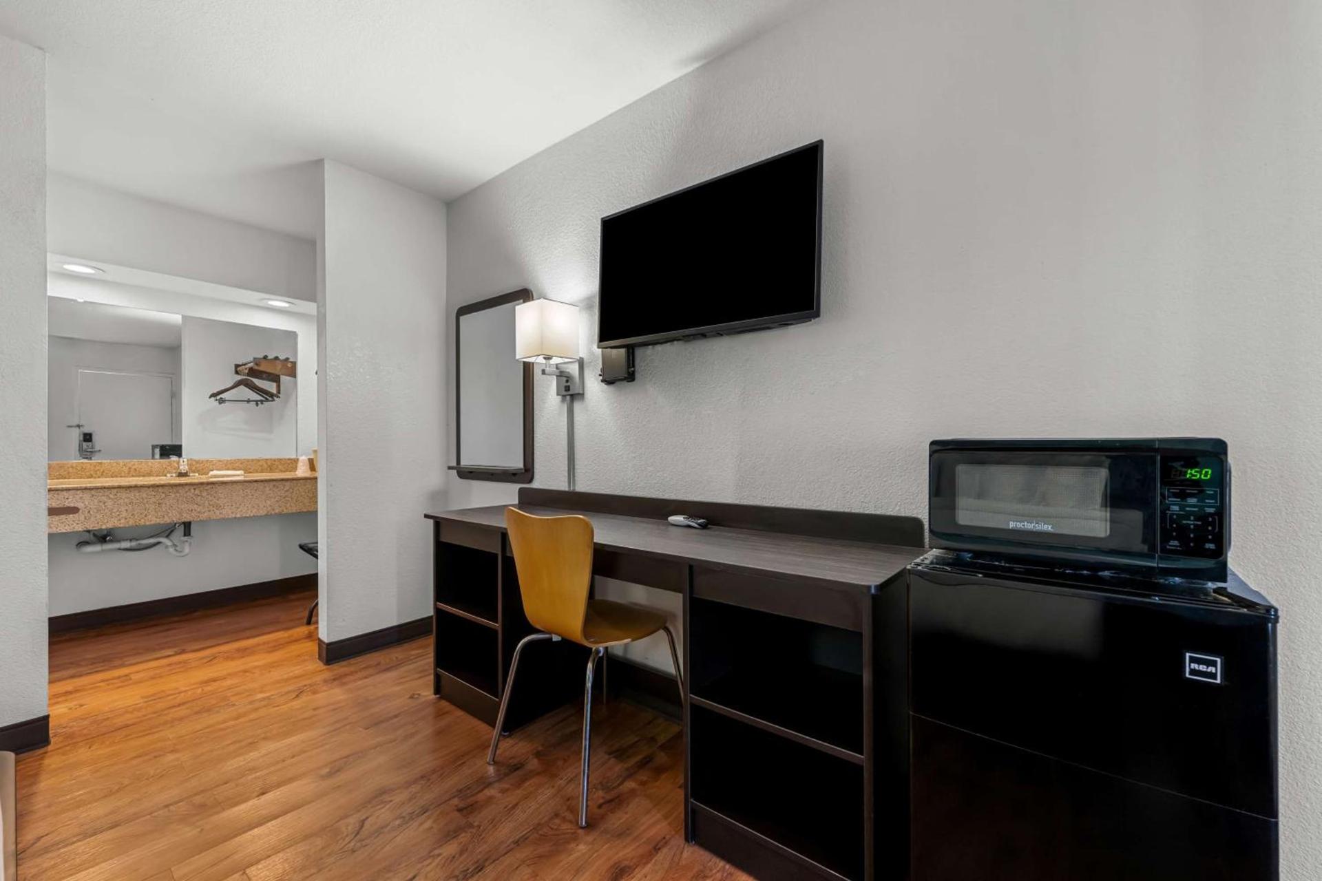 Americas Best Value Inn Hamilton photo 16