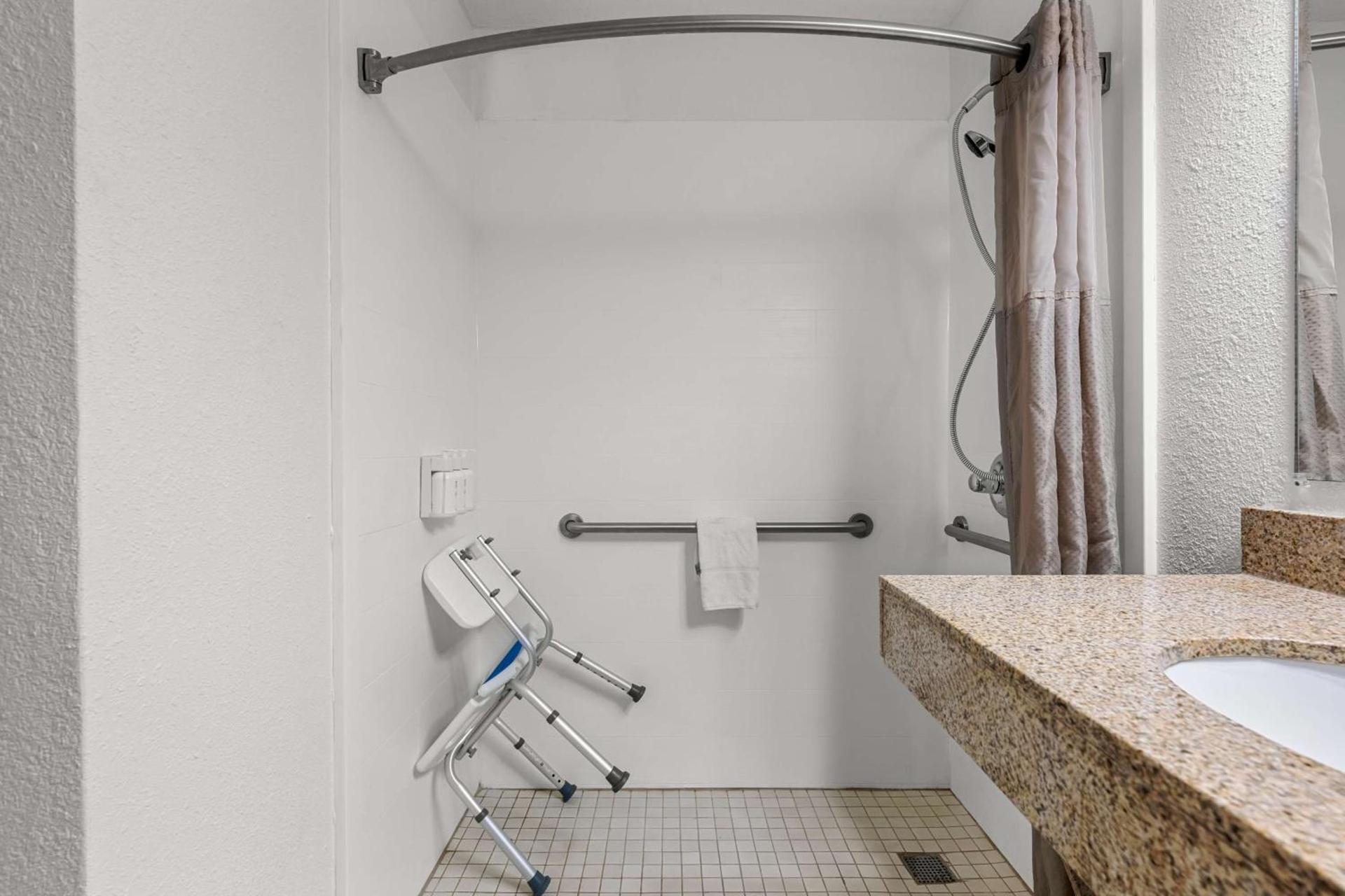 Americas Best Value Inn Hamilton photo 10