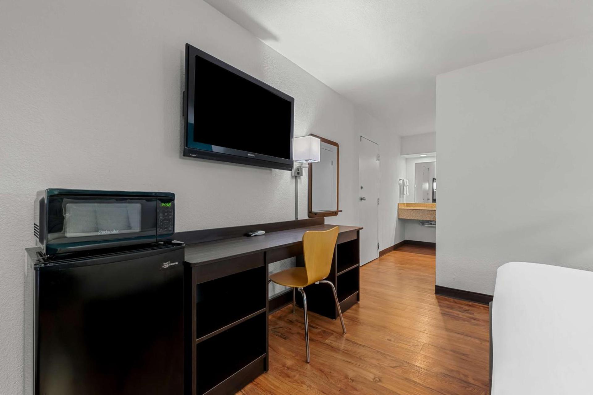 Americas Best Value Inn Hamilton photo 12