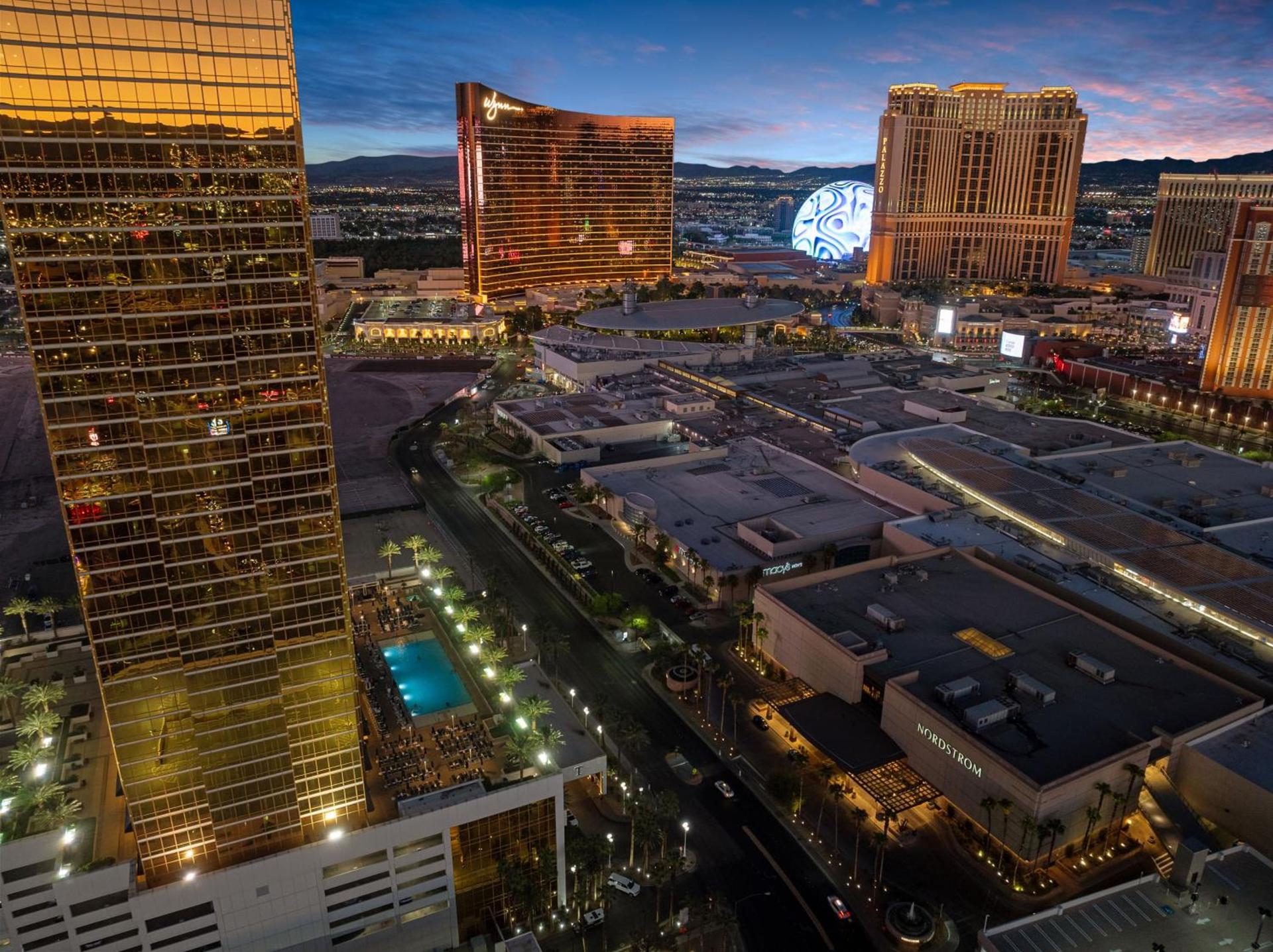 TRUMP 56th Floor - Sphere and Strip View - No Resort Fees photo 30