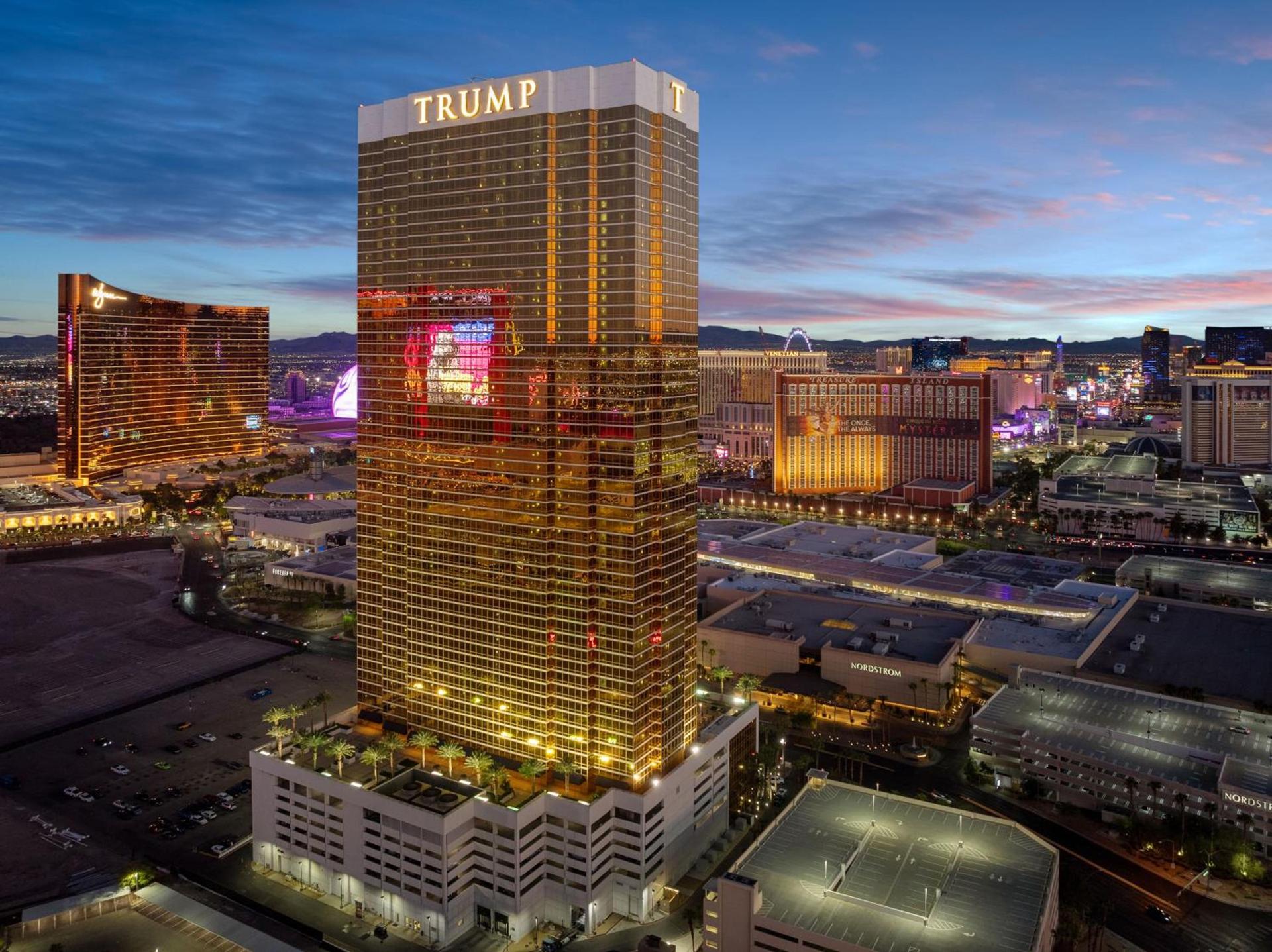 TRUMP 56th Floor - Sphere and Strip View - No Resort Fees photo 31