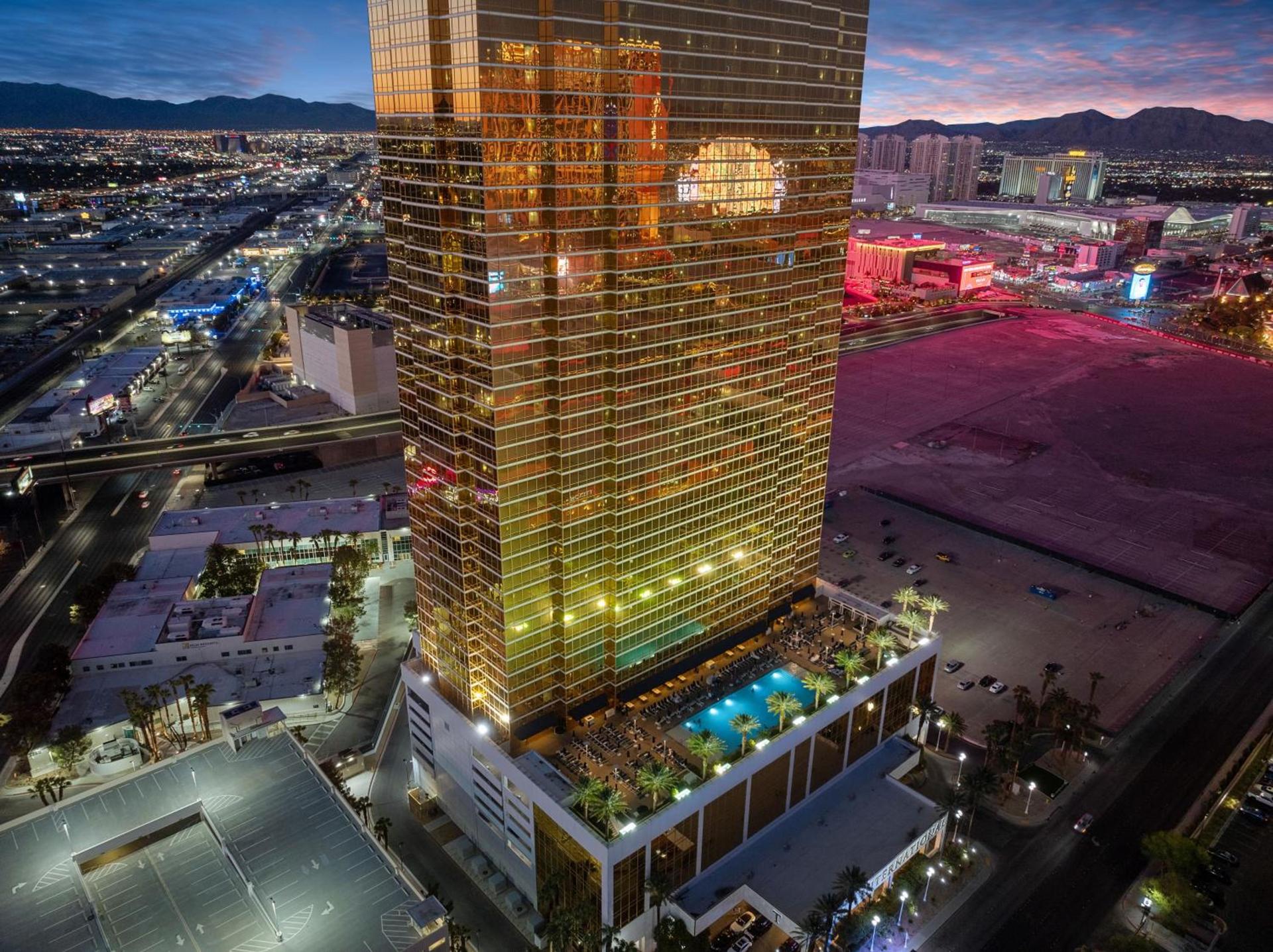 TRUMP 56th Floor - Sphere and Strip View - No Resort Fees photo 26