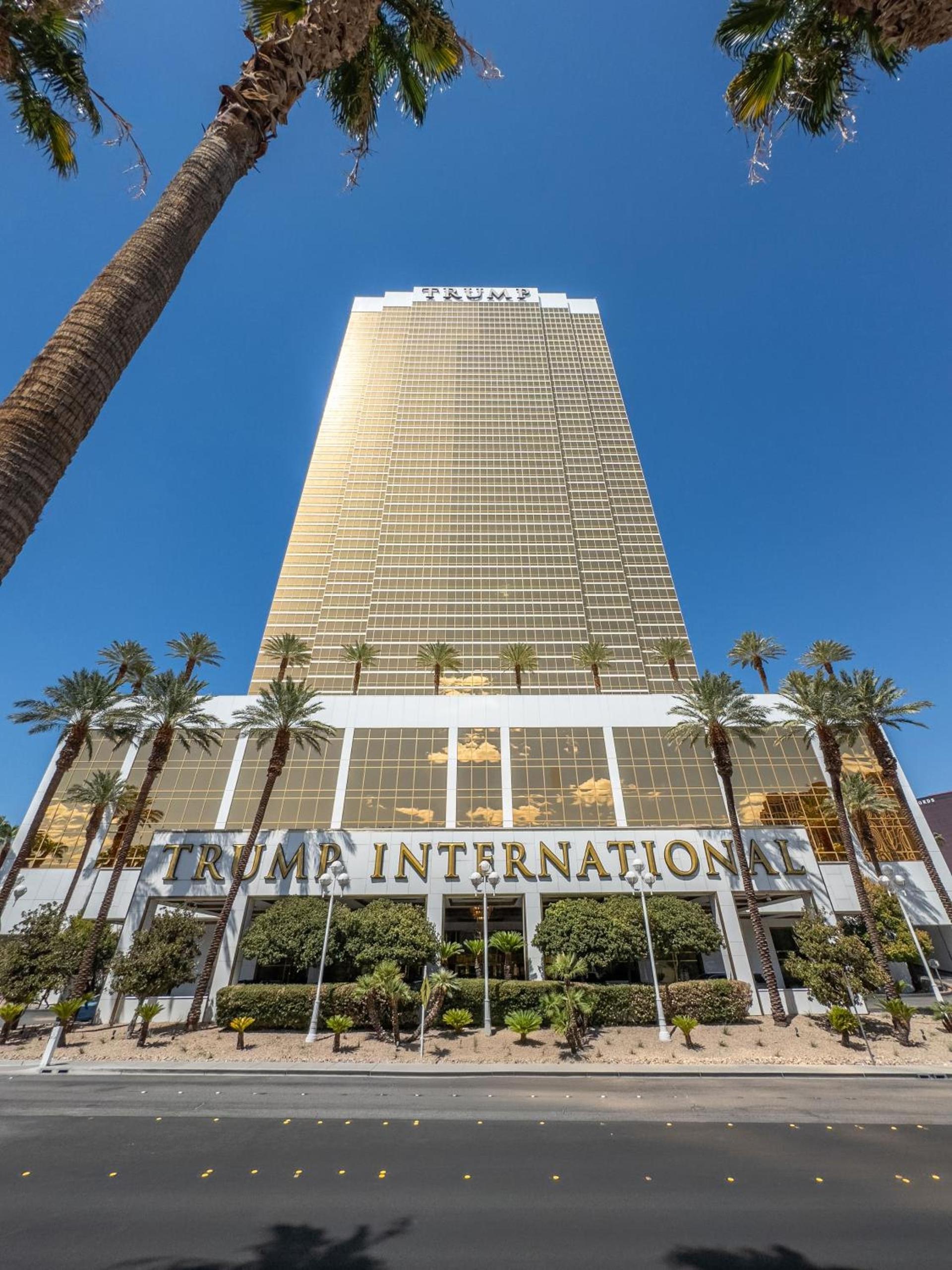 TRUMP 56th Floor - Sphere and Strip View - No Resort Fees photo 12