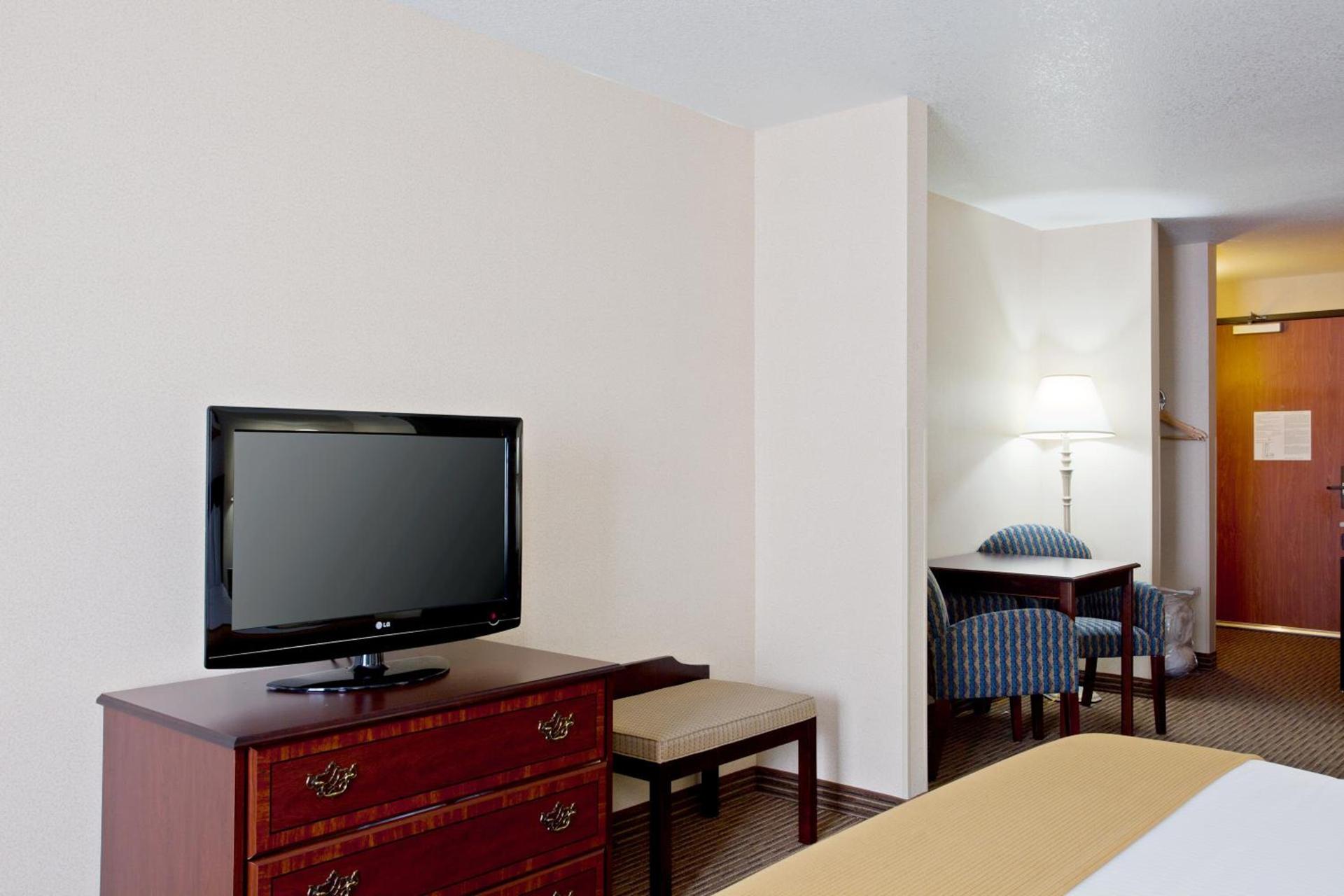 Holiday Inn Express & Suites Jackson by IHG photo 21