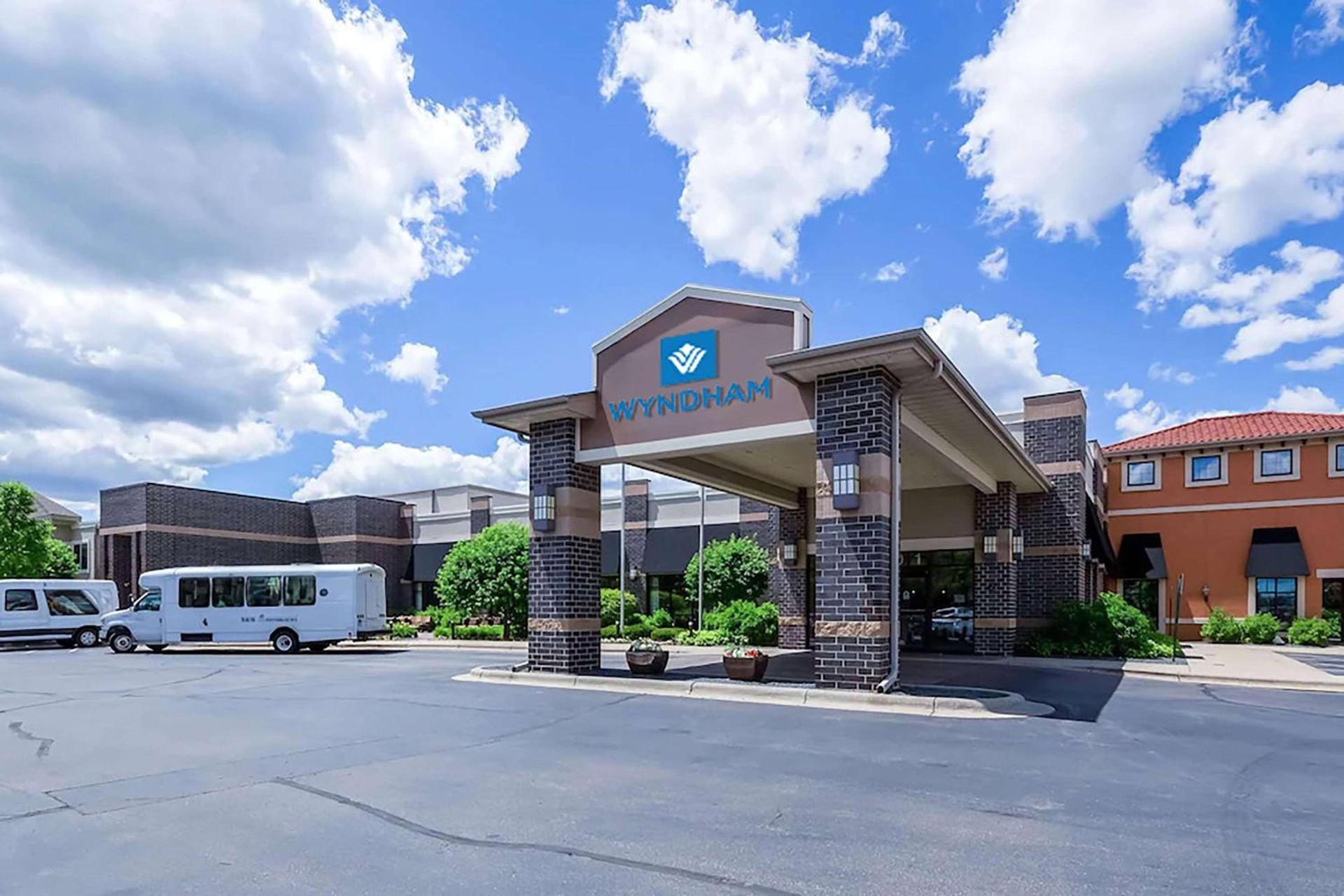 Wyndham Bloomington - Mall of America photo 6
