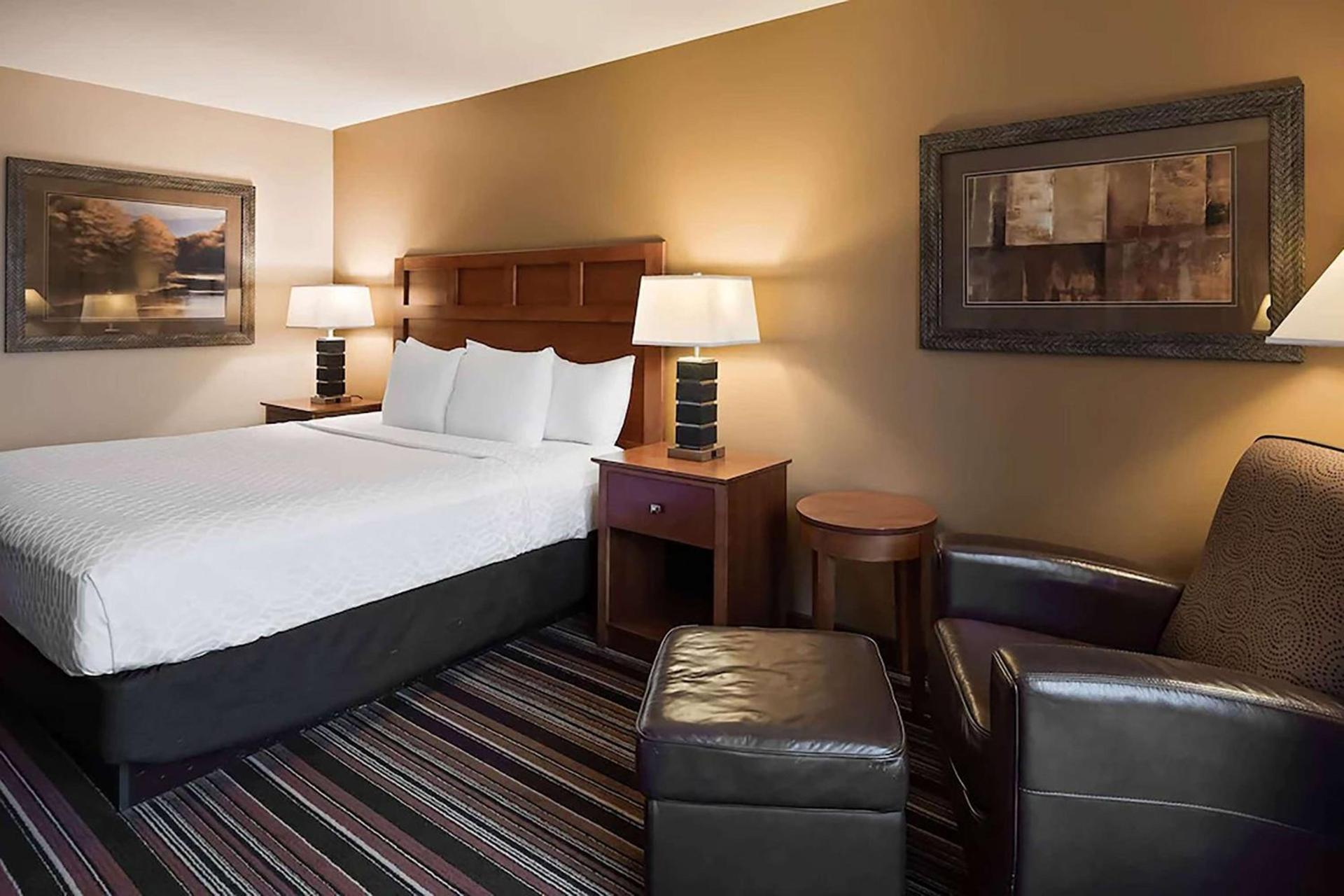 Wyndham Bloomington - Mall of America photo 19
