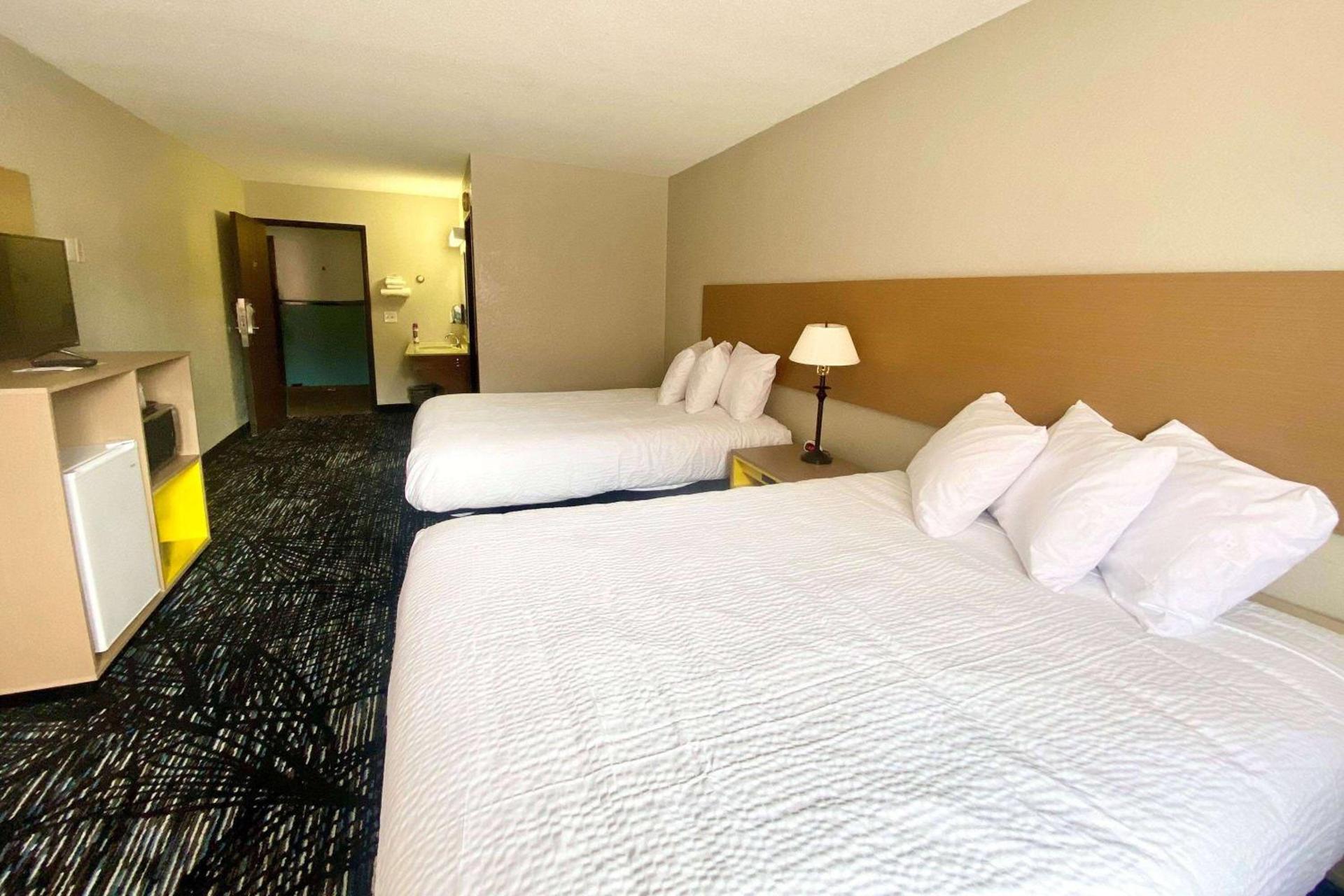 Days Inn by Wyndham Bad Axe photo 7