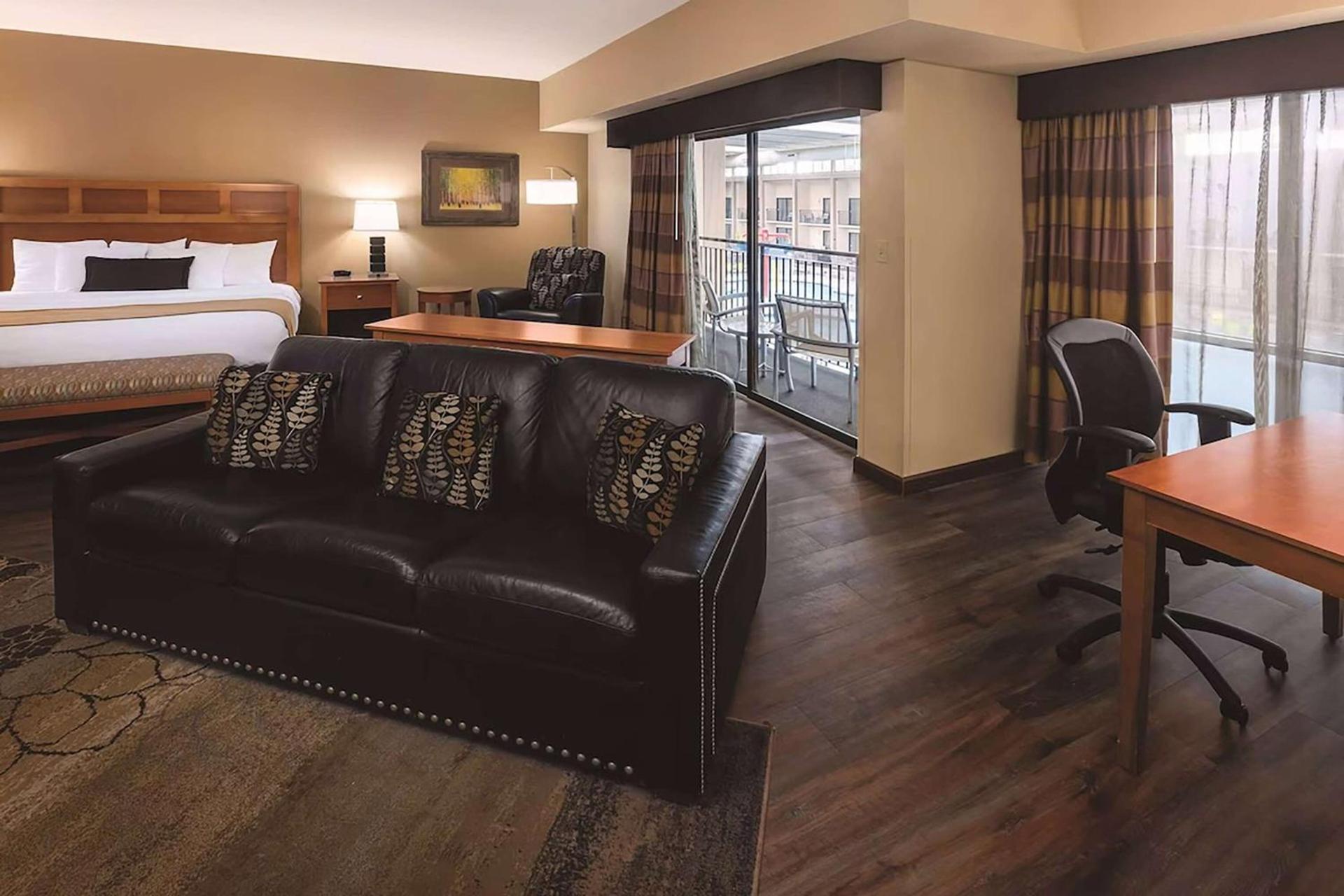 Wyndham Bloomington - Mall of America photo 11