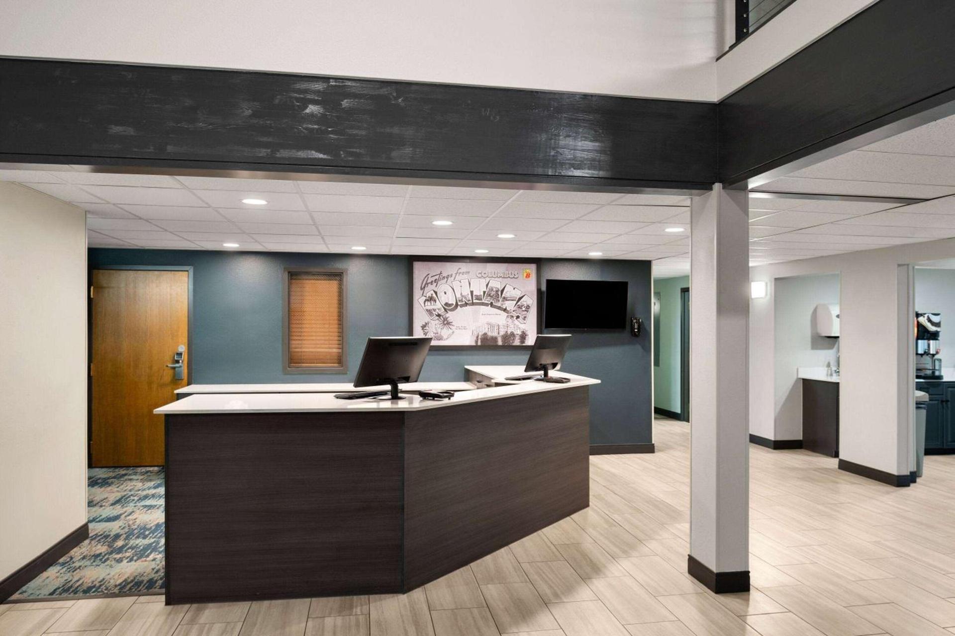 Super 8 by Wyndham Columbus photo 3