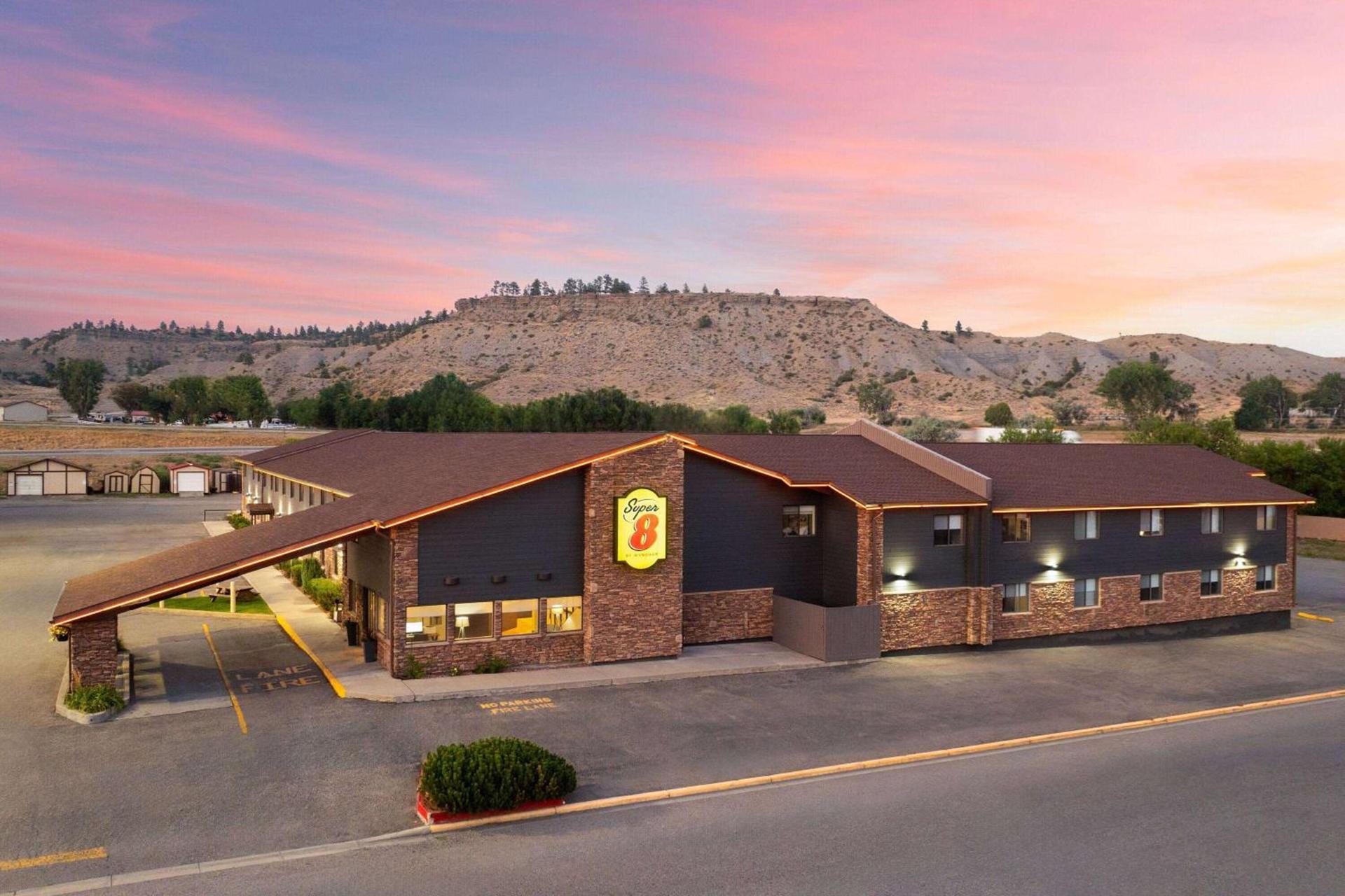 Super 8 by Wyndham Columbus photo 1