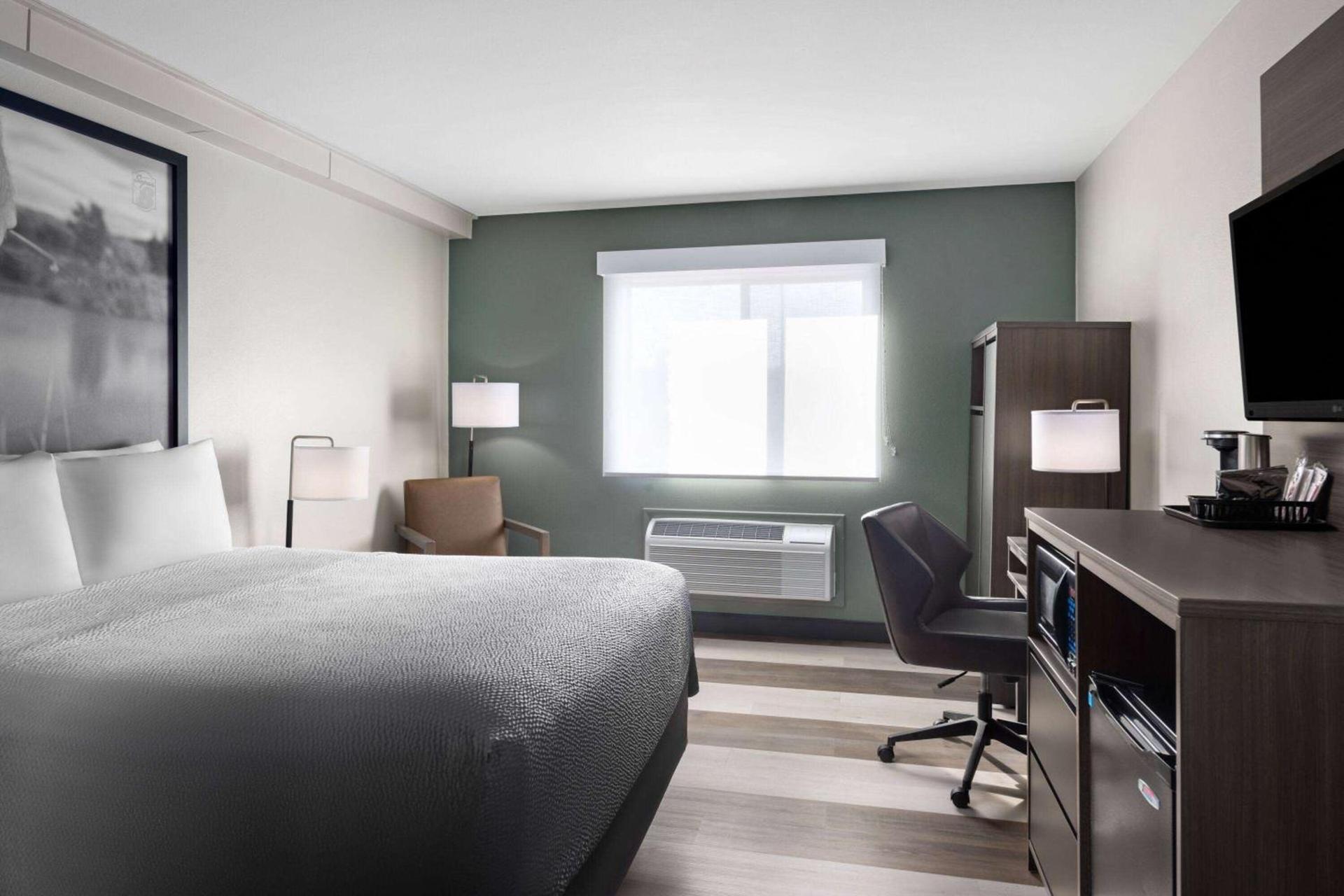 Super 8 by Wyndham Columbus photo 13