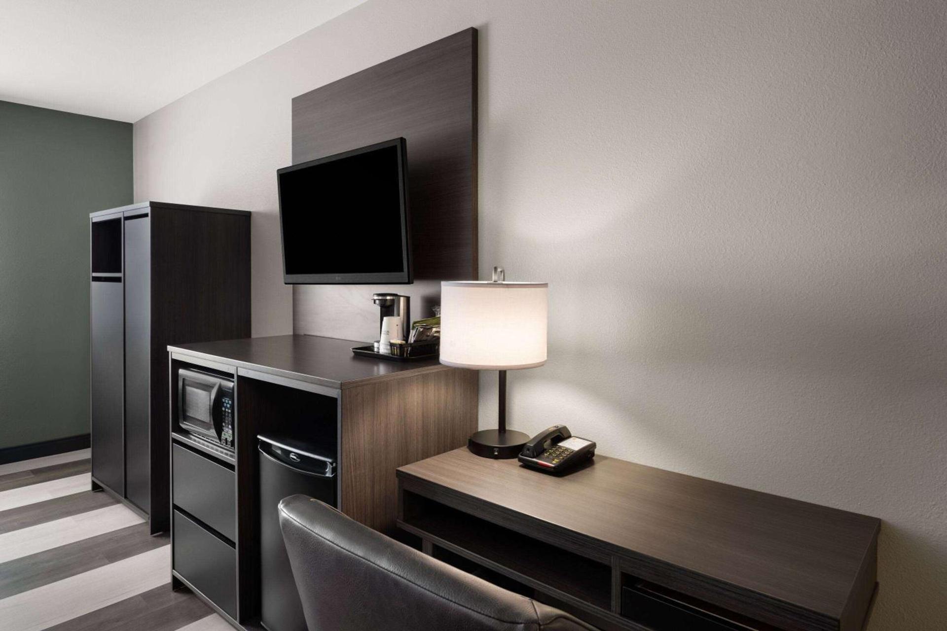 Super 8 by Wyndham Columbus photo 18