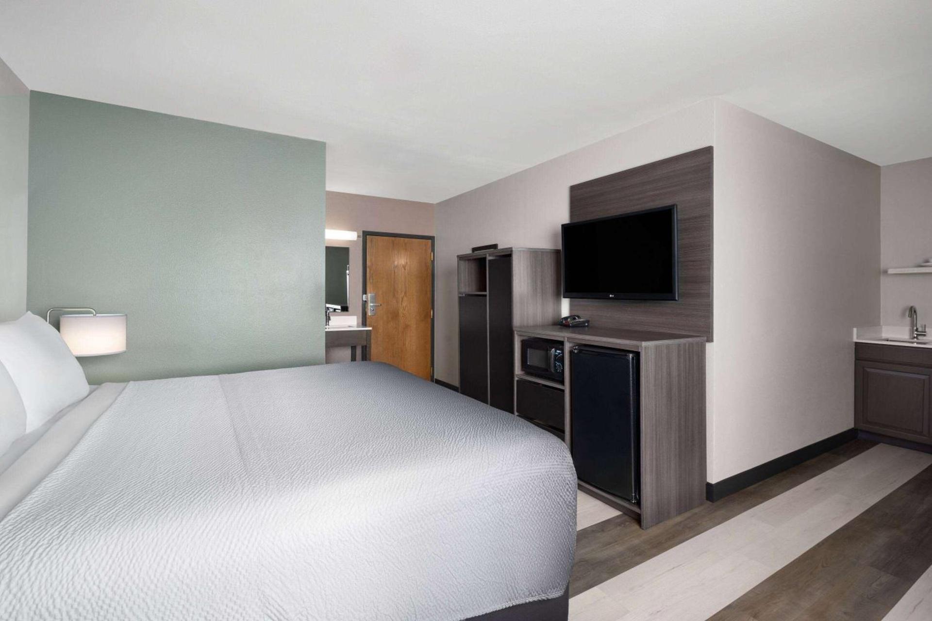 Super 8 by Wyndham Columbus photo 22