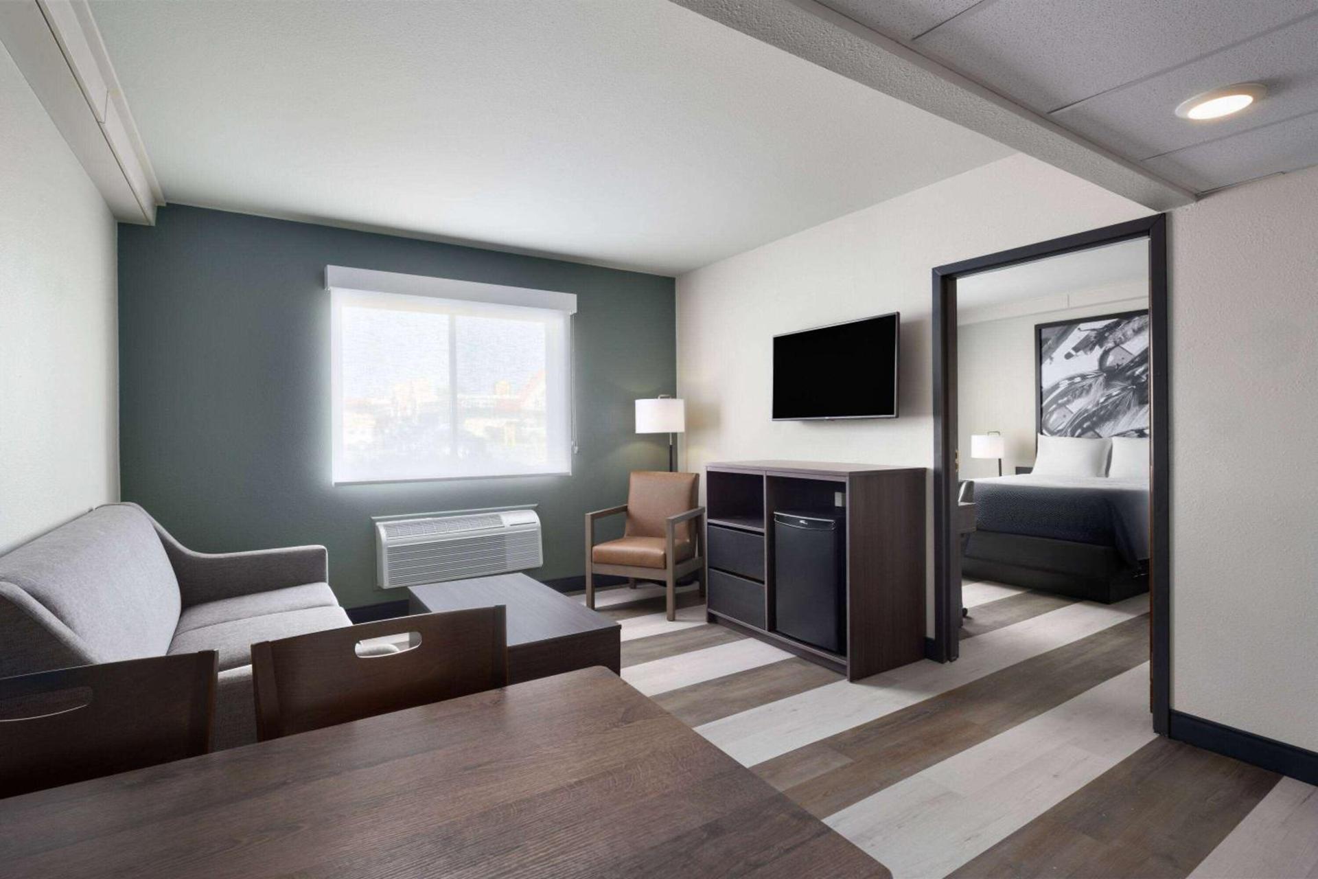 Super 8 by Wyndham Columbus photo 24