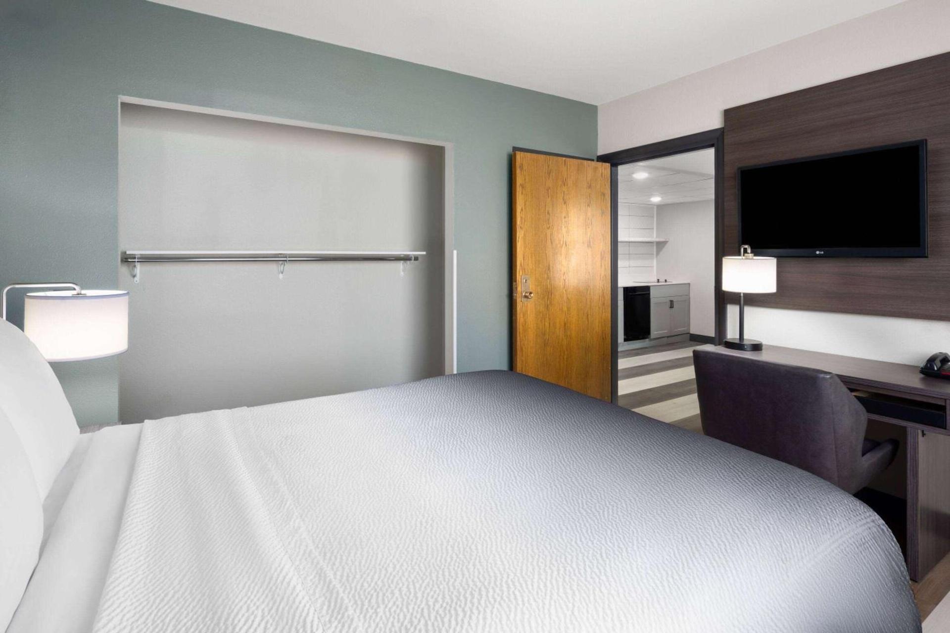 Super 8 by Wyndham Columbus photo 26