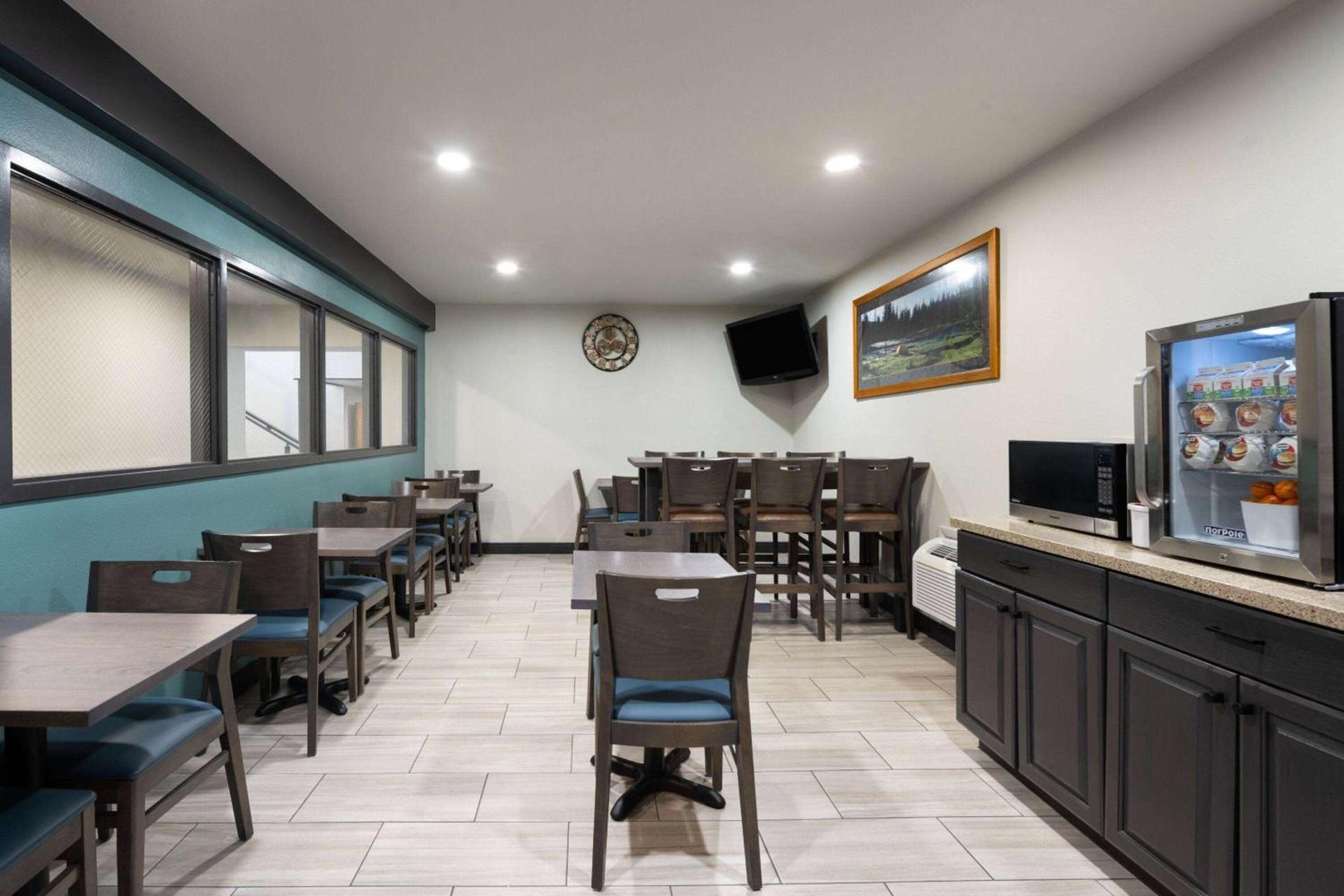 Super 8 by Wyndham Columbus photo 9
