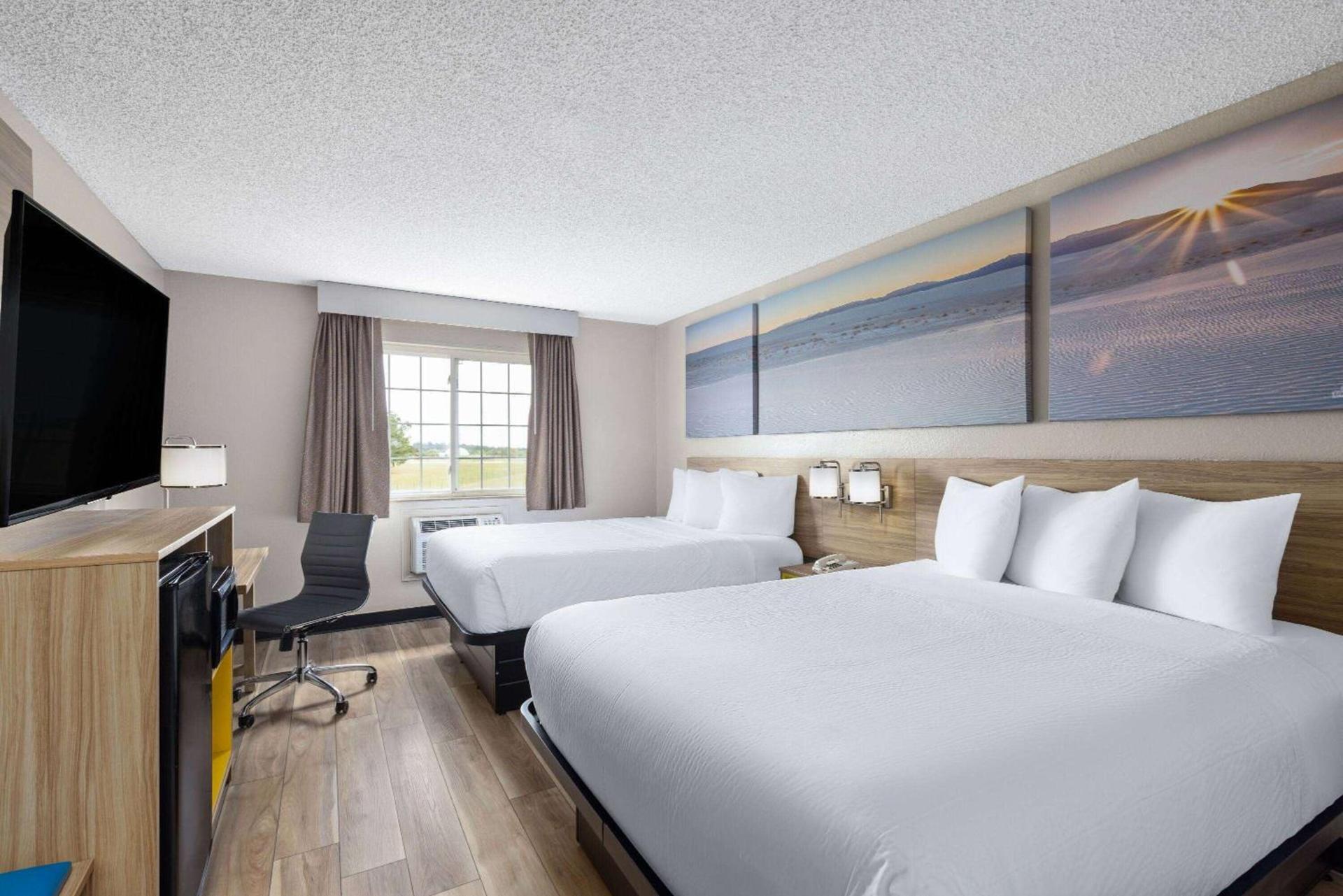 Days Inn by Wyndham Miami photo 2