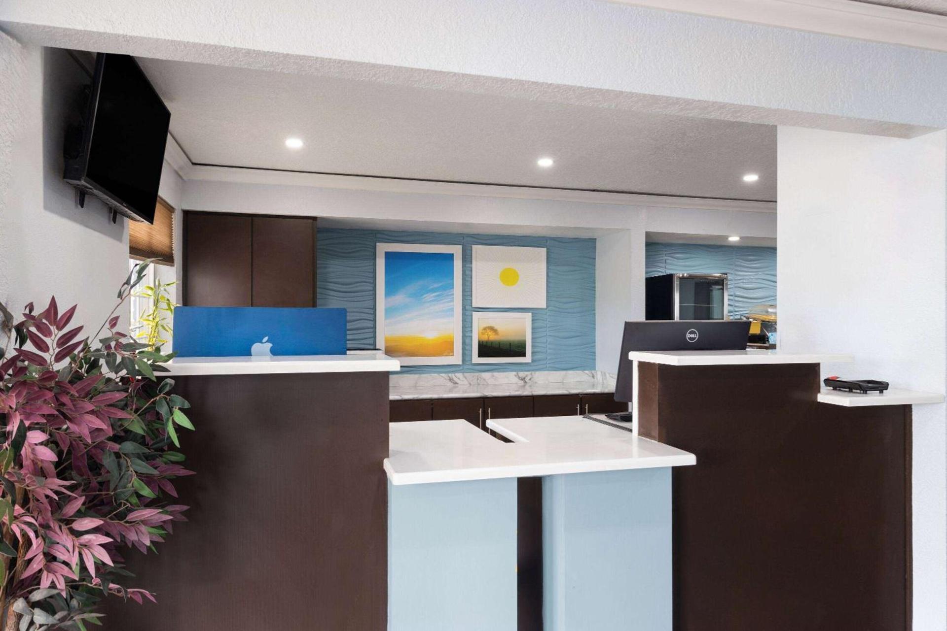 Days Inn by Wyndham Miami photo 4