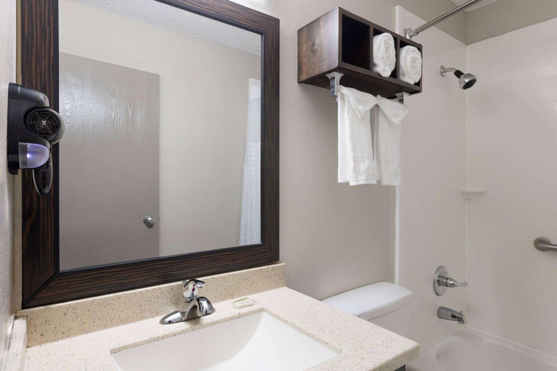 Days Inn by Wyndham Miami photo 8