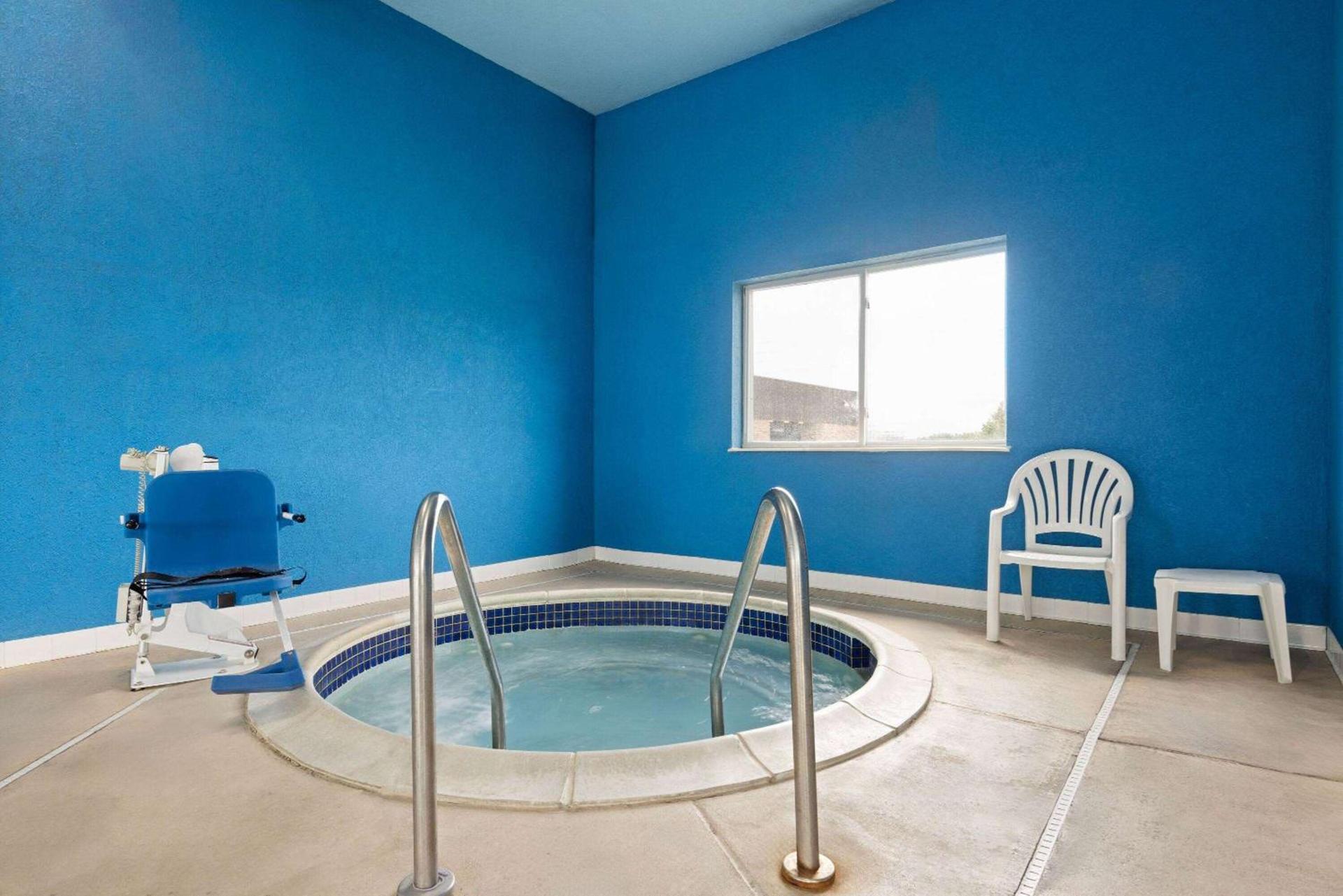 Days Inn by Wyndham Miami photo 6