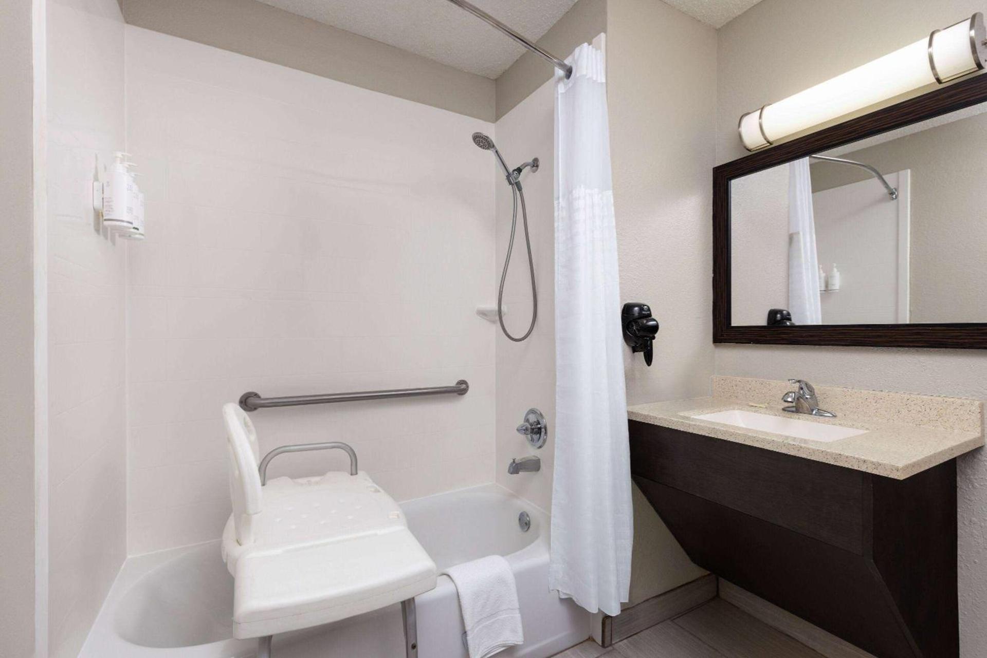 Days Inn by Wyndham Miami photo 12