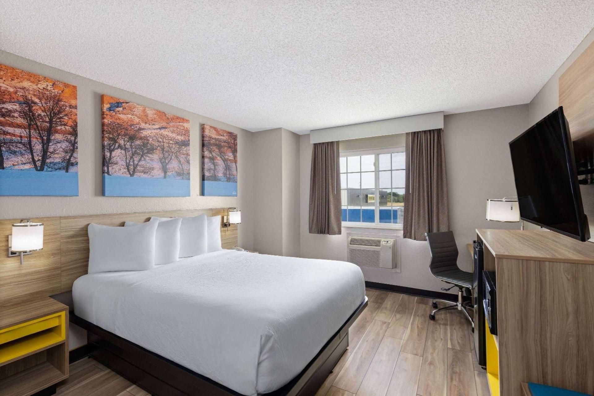 Days Inn by Wyndham Miami photo 13