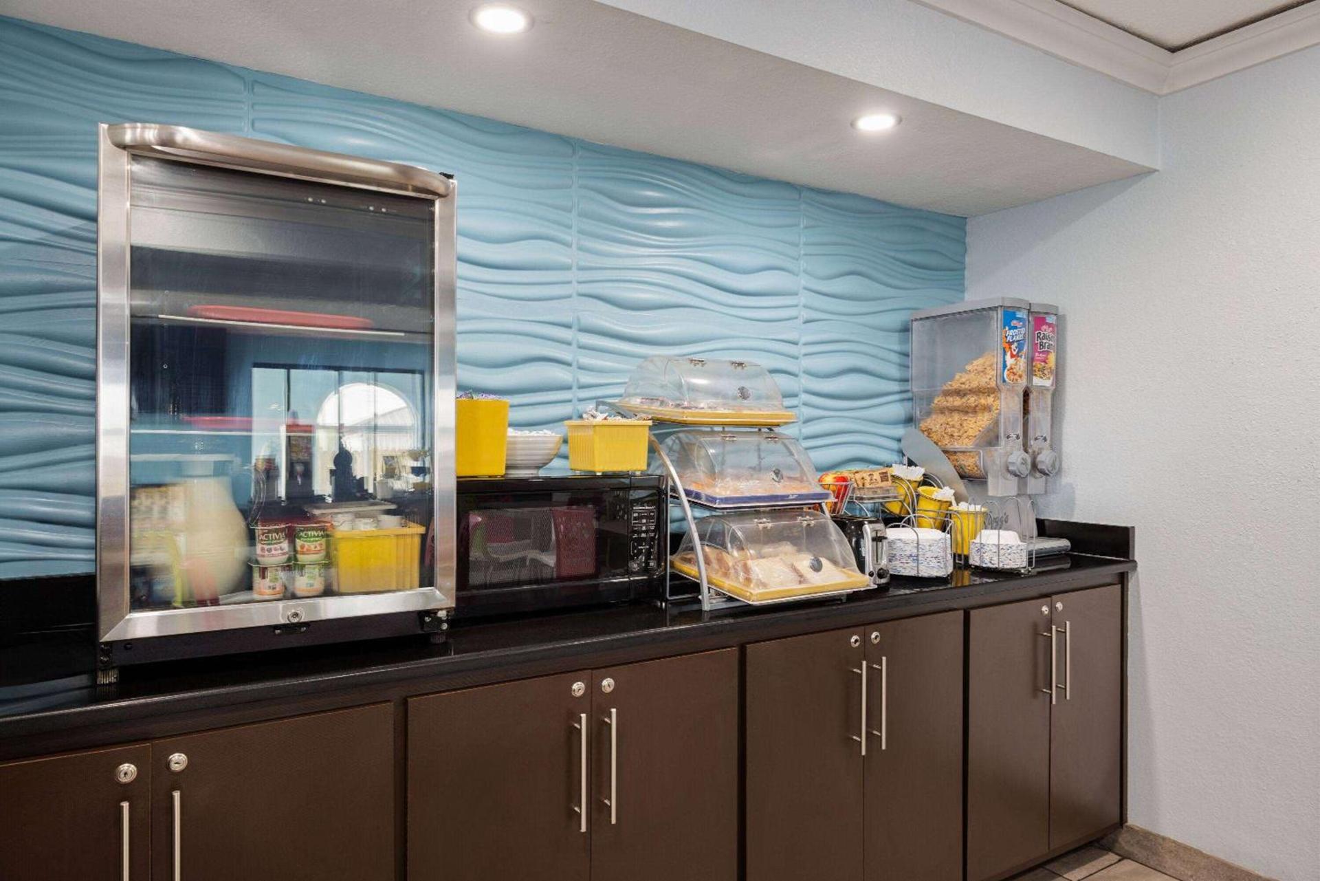 Days Inn by Wyndham Miami photo 15