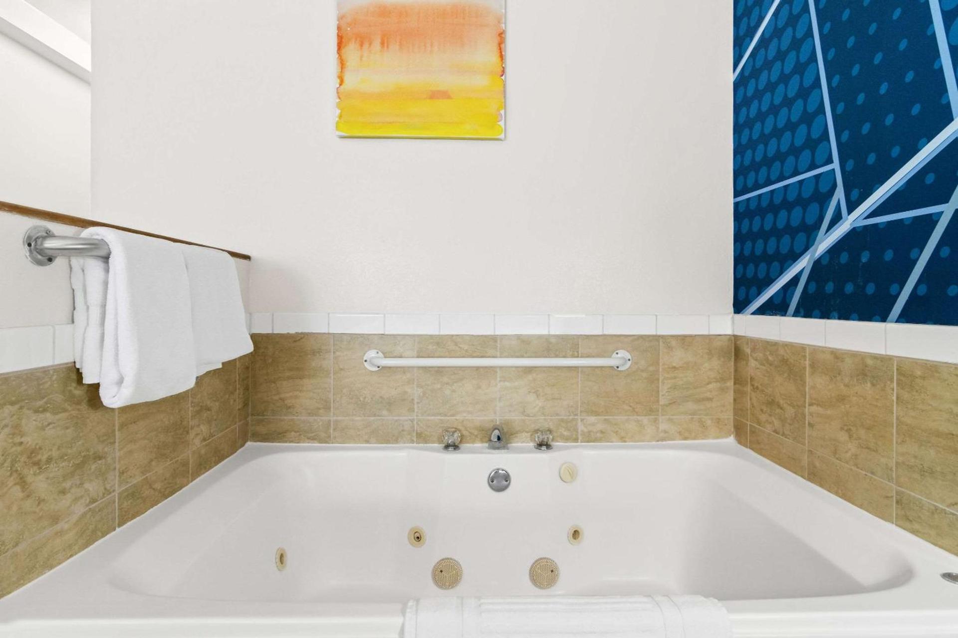 Comfort Inn Schereville photo 29
