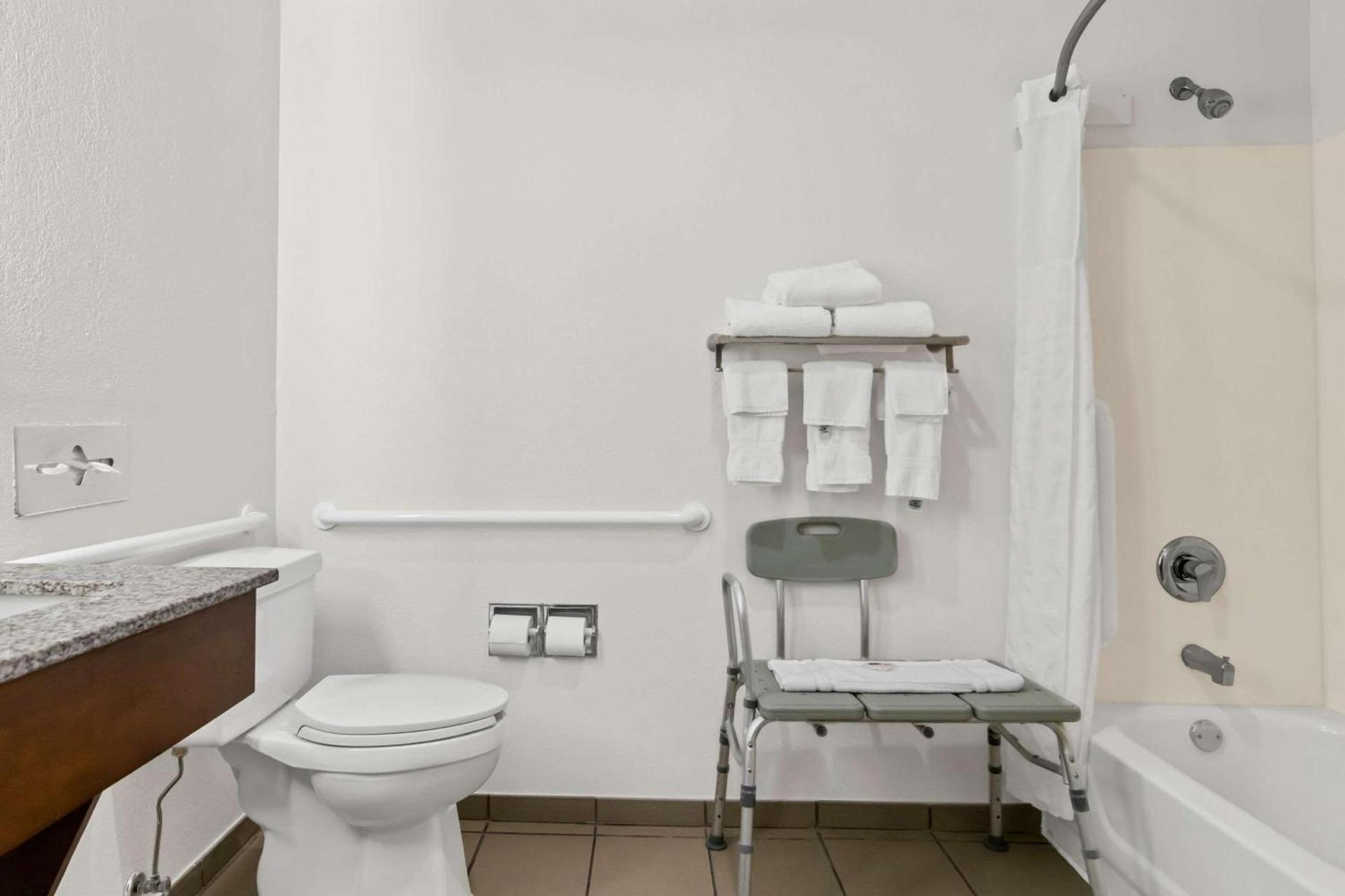 Comfort Inn Schereville photo 19
