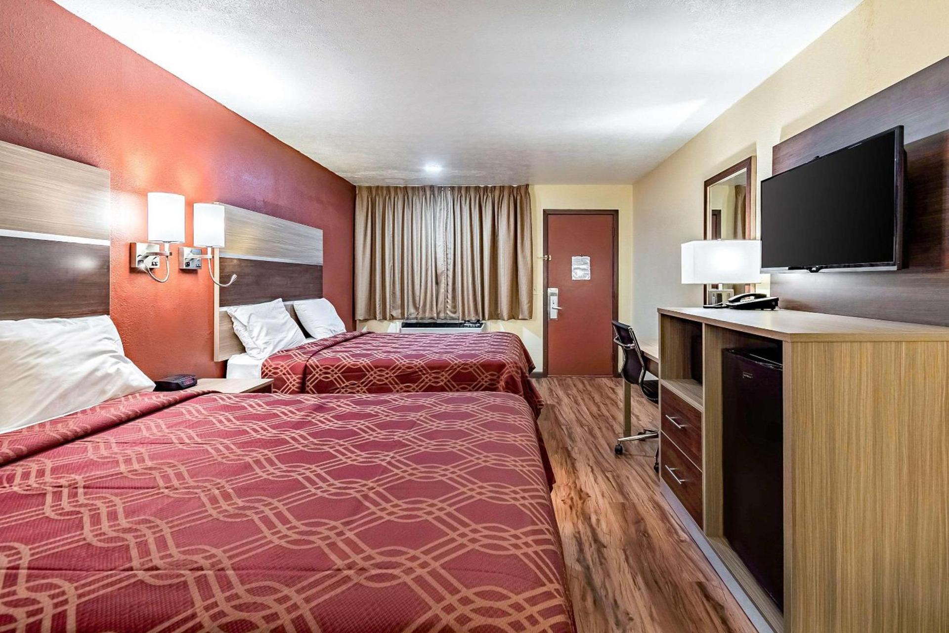 Econo Lodge photo 9