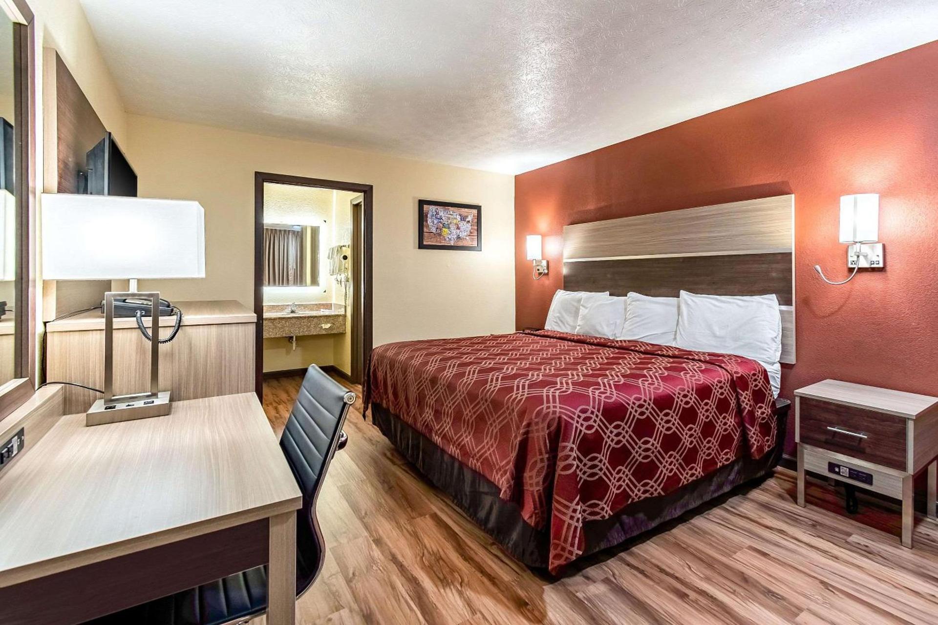 Econo Lodge photo 11
