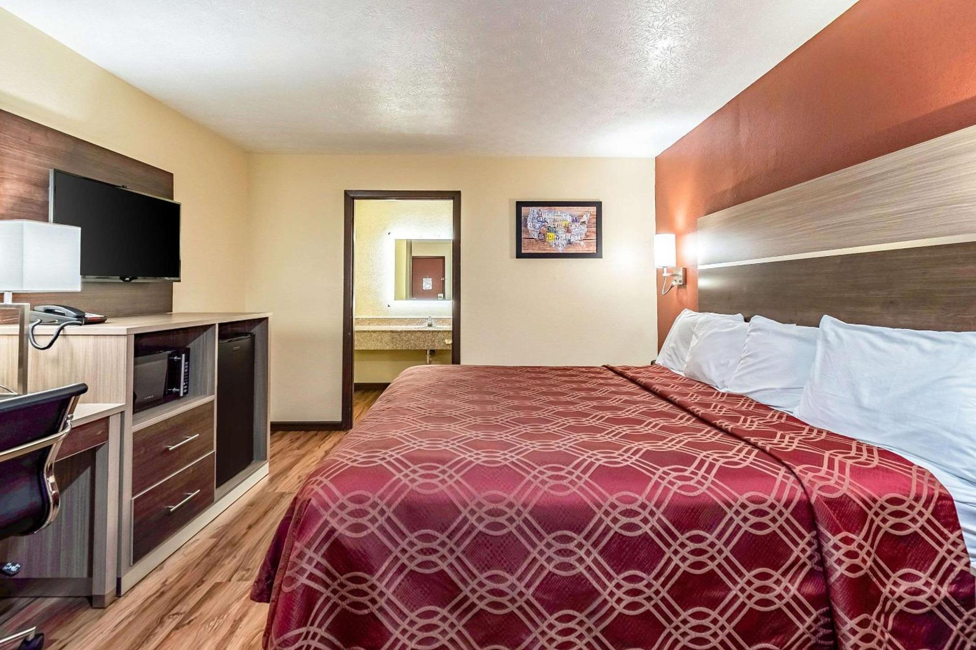 Econo Lodge photo 13