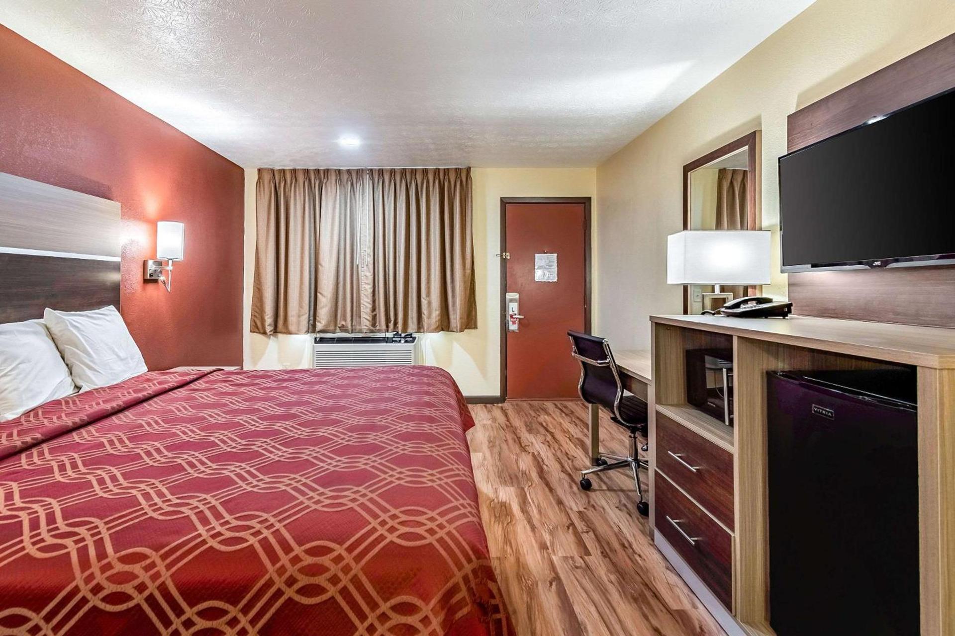 Econo Lodge photo 12