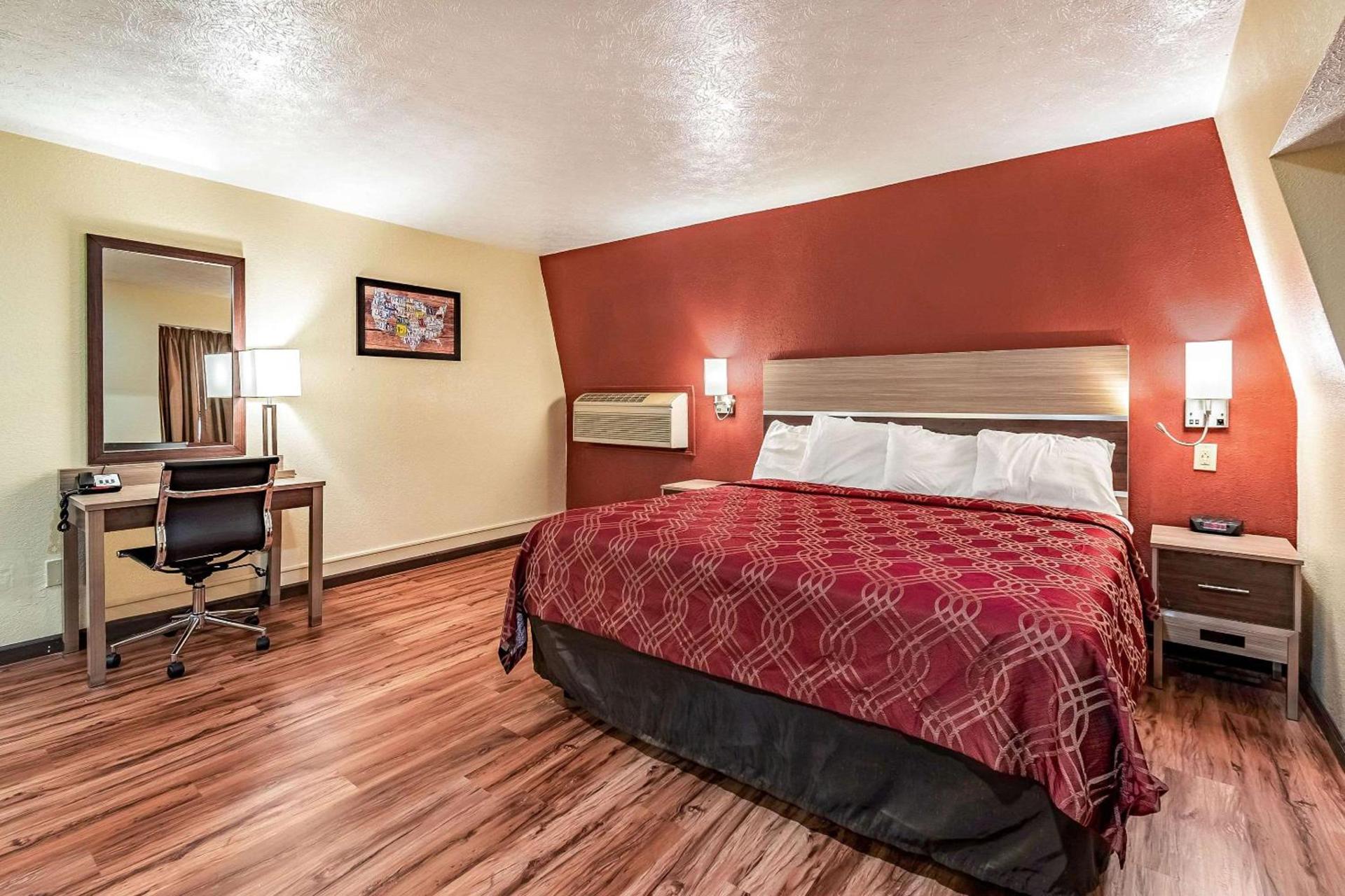 Econo Lodge photo 14