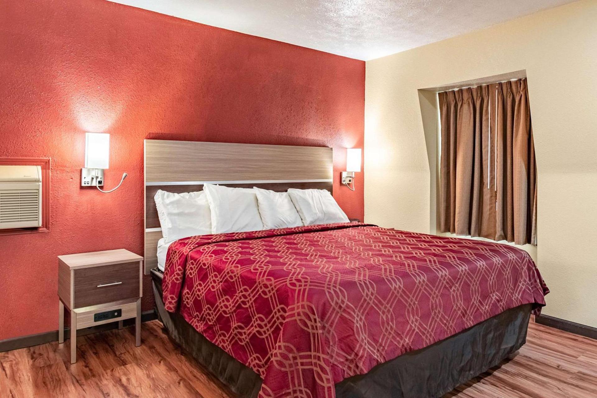 Econo Lodge photo 15