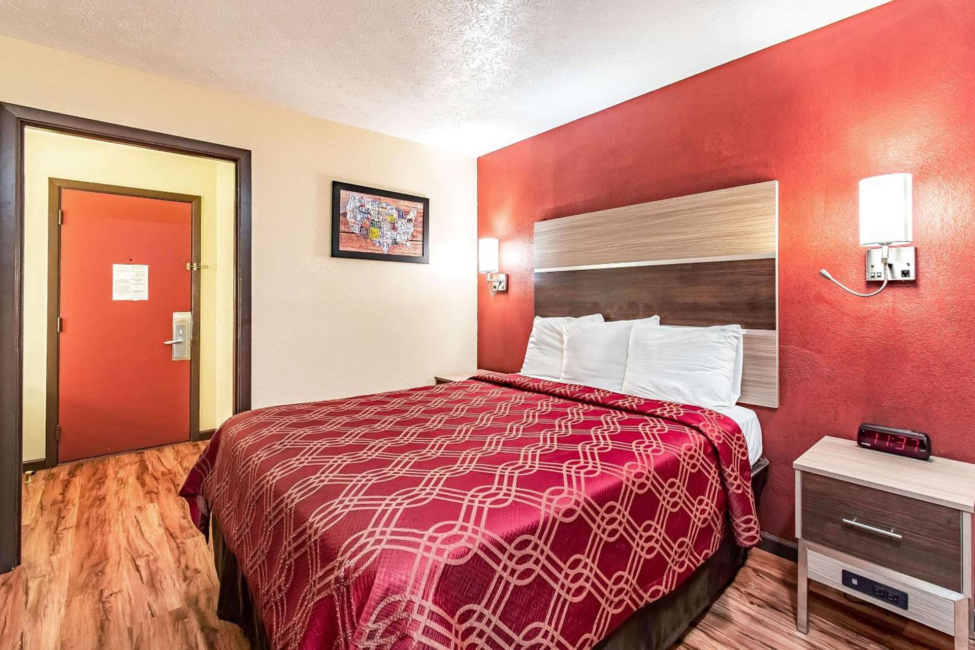 Econo Lodge photo 16