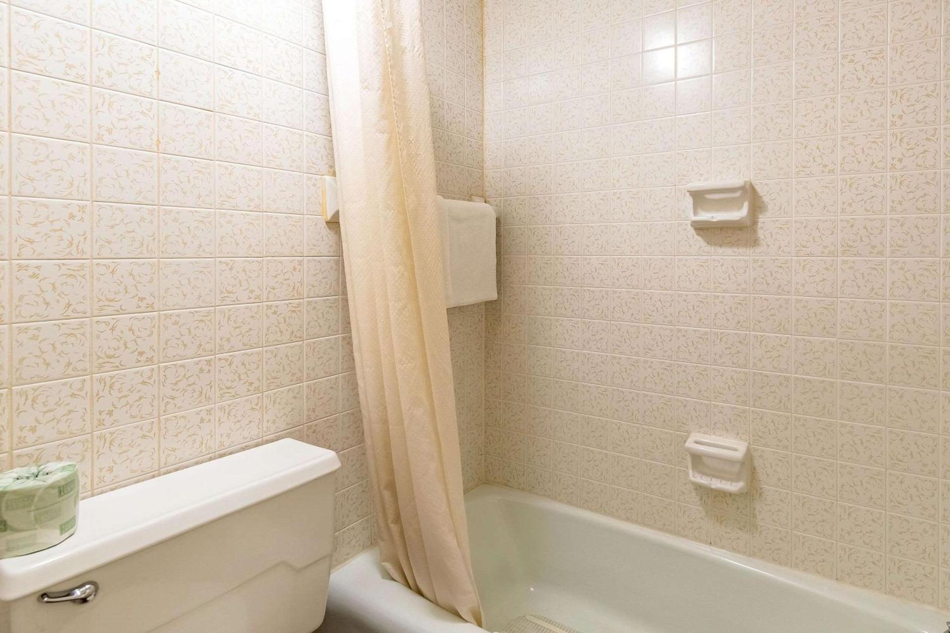 Econo Lodge photo 20