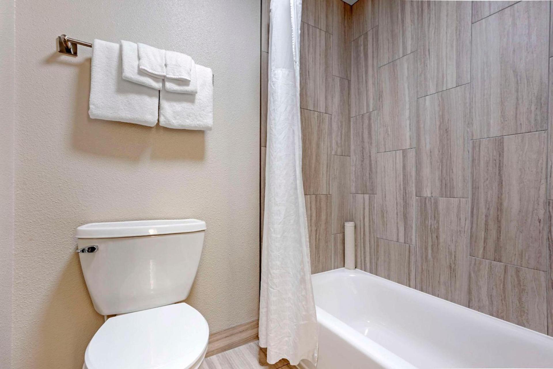 Elizabeth Oceanfront Suites, an Ascend Collection Hotel photo 17