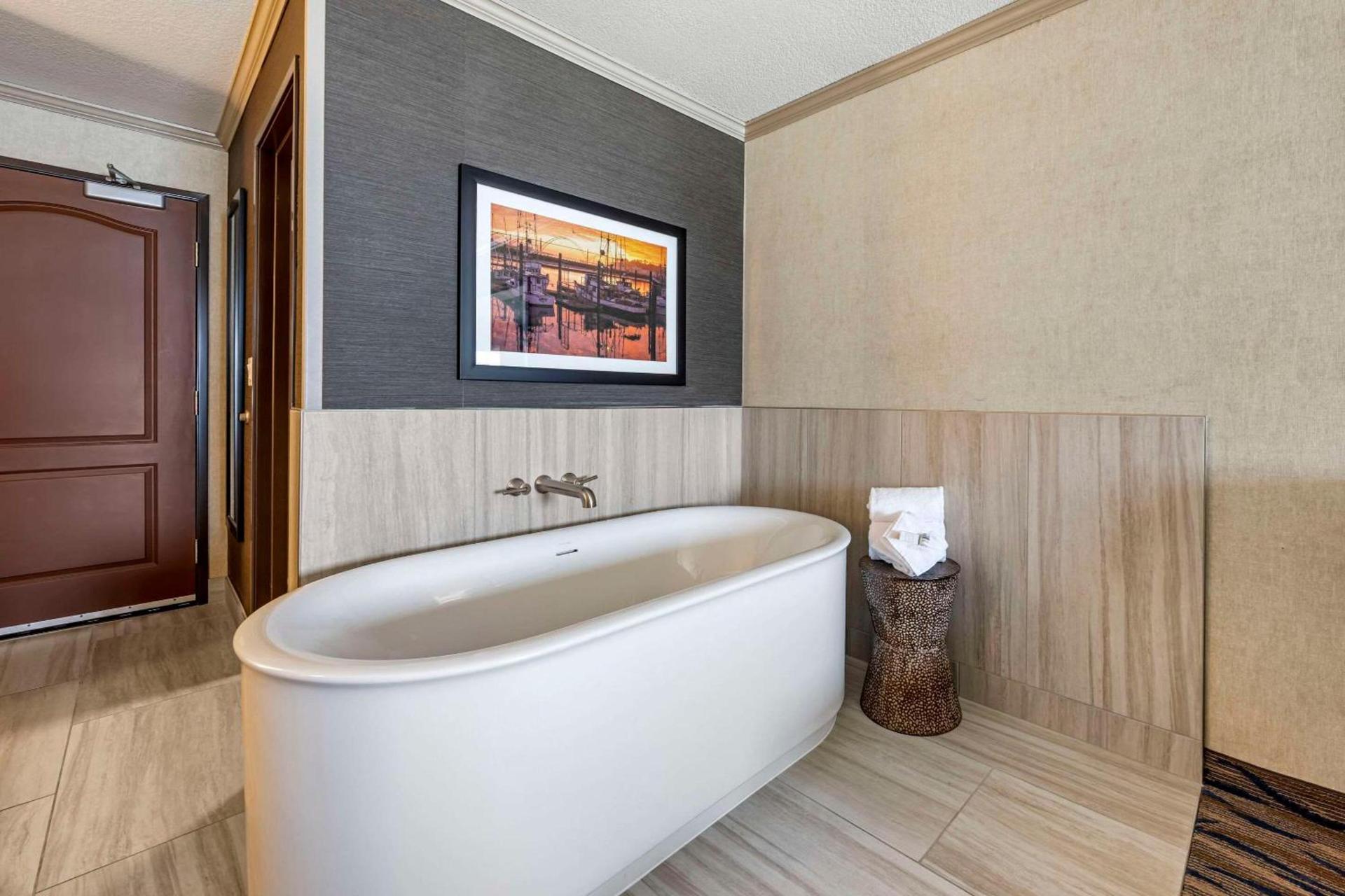 Elizabeth Oceanfront Suites, an Ascend Collection Hotel photo 16