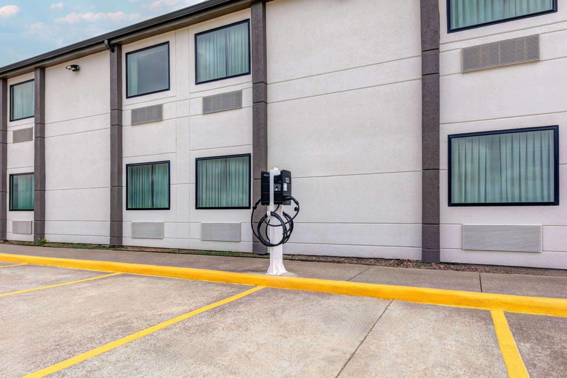 Super 8 by Wyndham Waxahachie TX photo 22