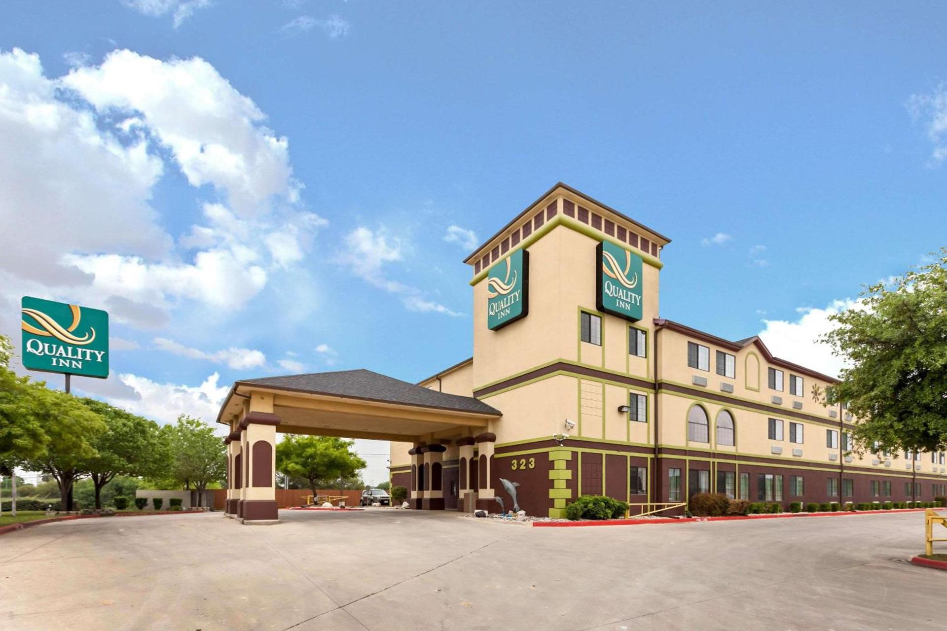 Quality Inn Near Seaworld - Lackland photo 1
