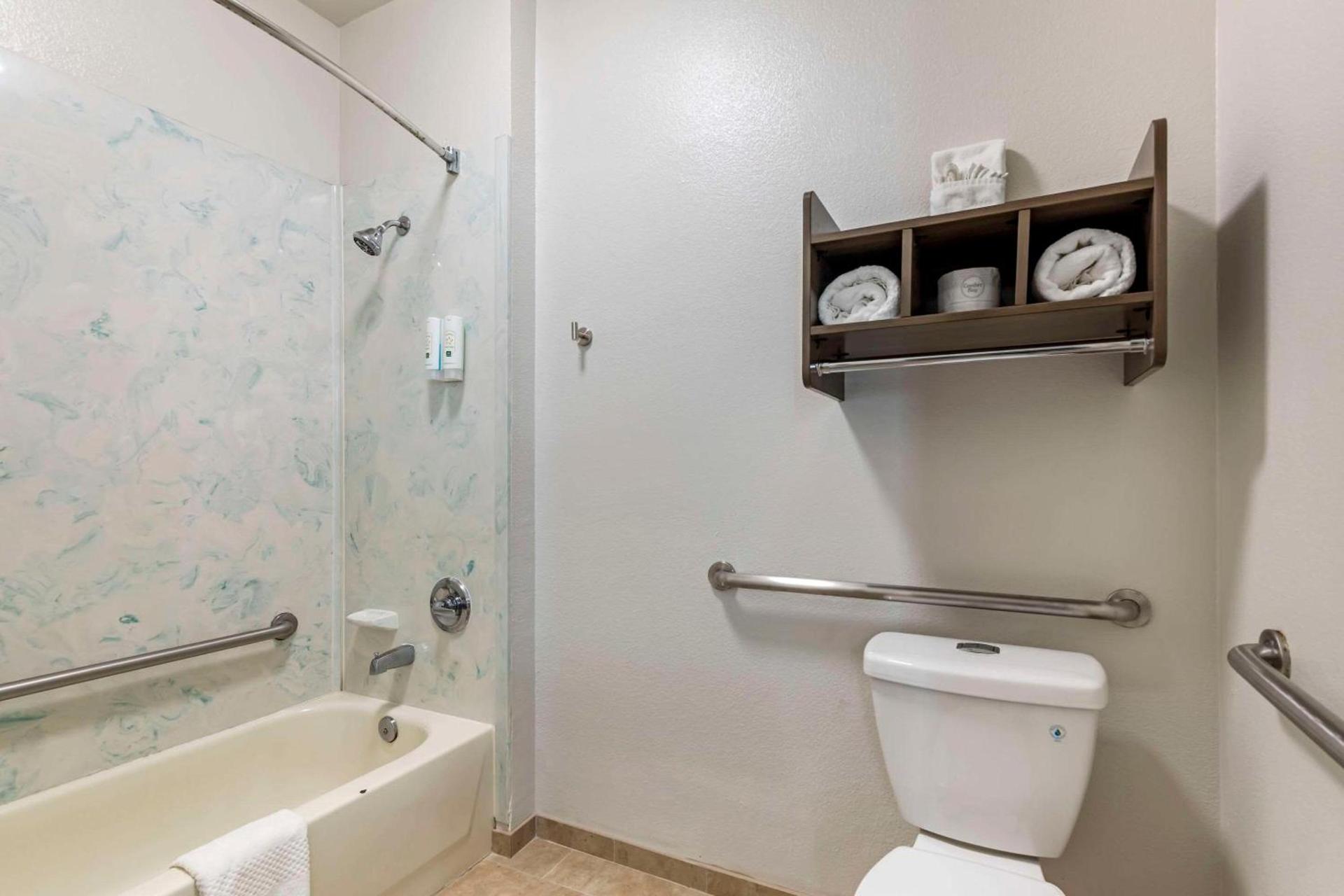 Quality Inn Near Seaworld - Lackland photo 22