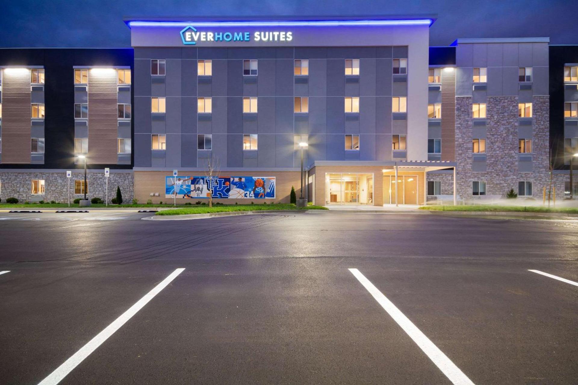 Everhome Suites Lexington - Horse Park photo 2