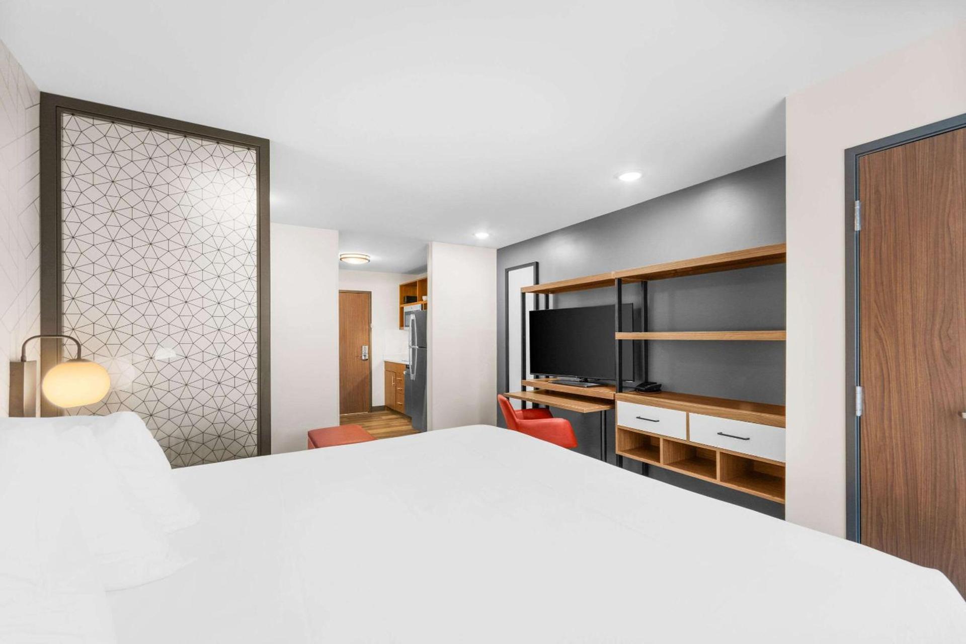 Everhome Suites Lexington - Horse Park photo 12