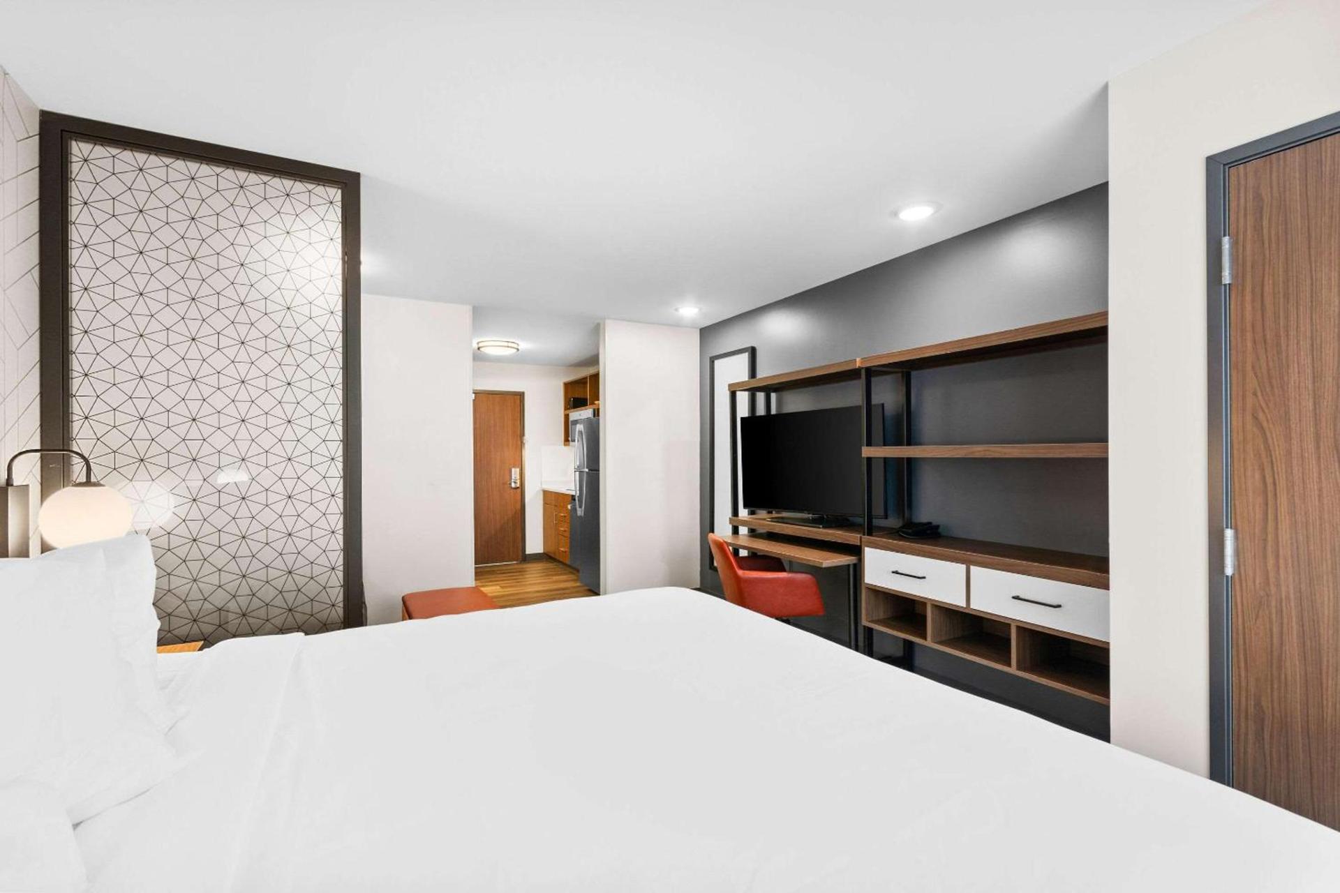 Everhome Suites Lexington - Horse Park photo 25