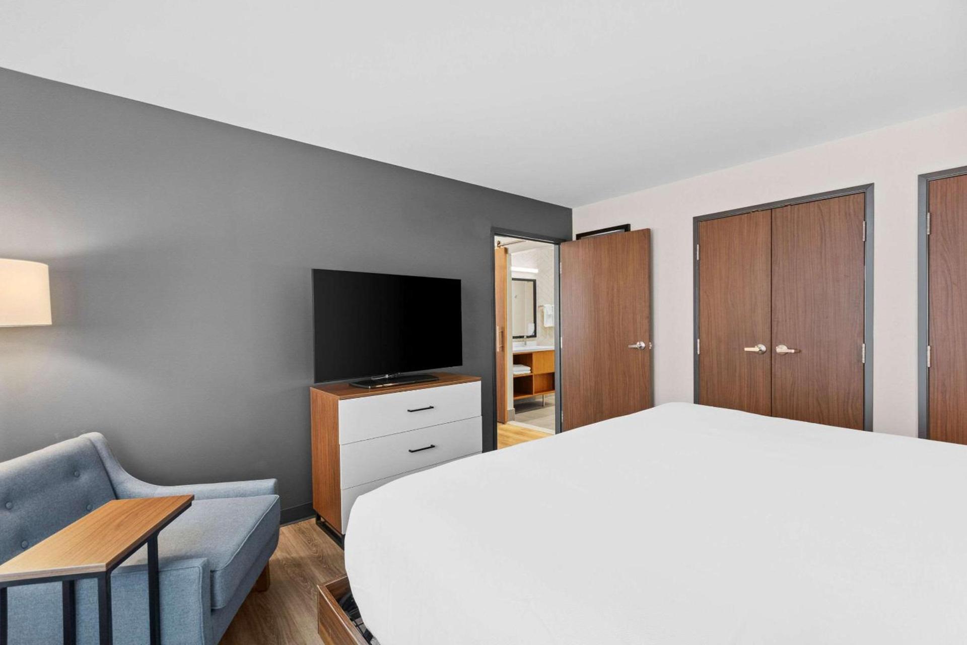 Everhome Suites Lexington - Horse Park photo 28