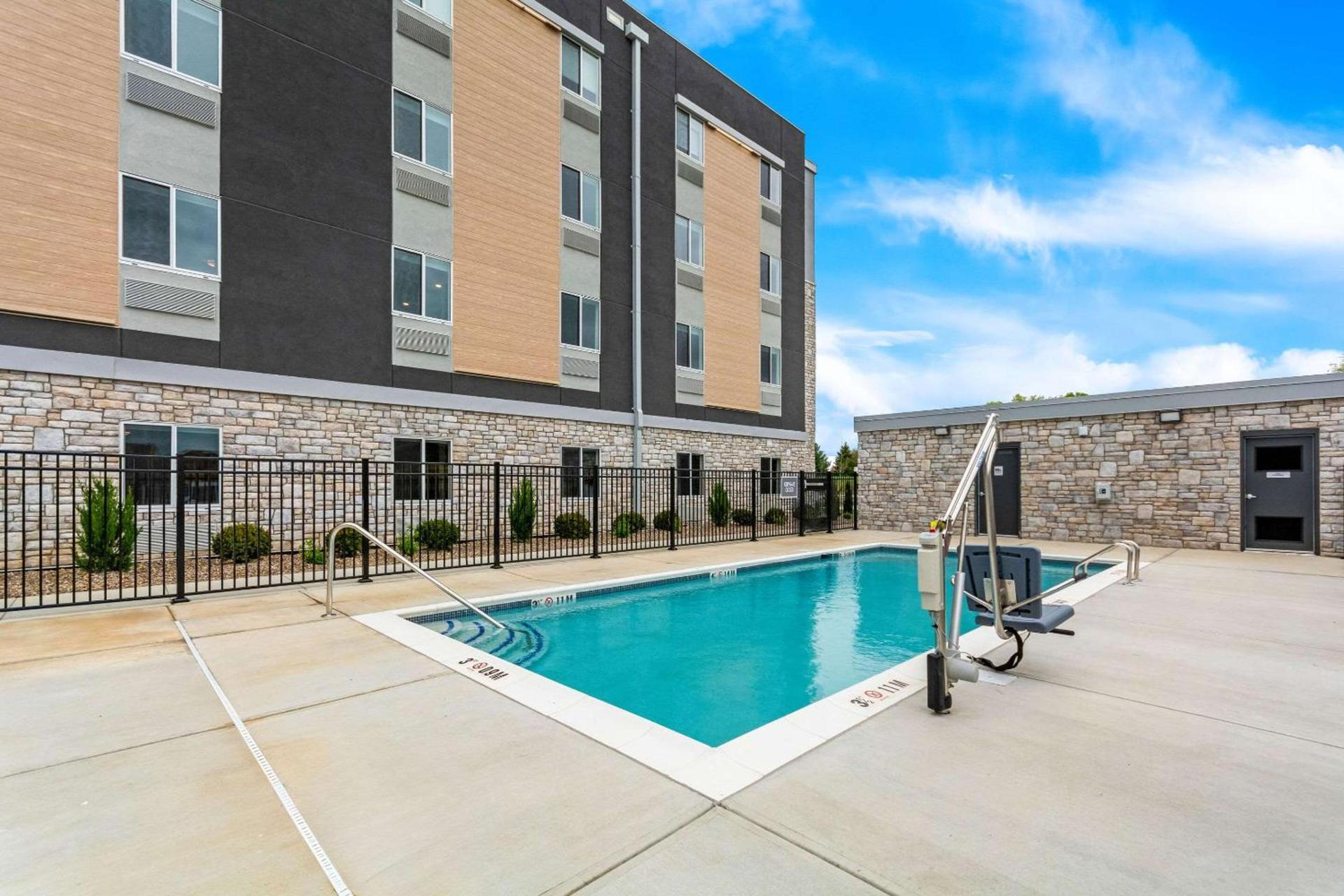 Everhome Suites Lexington - Horse Park photo 31