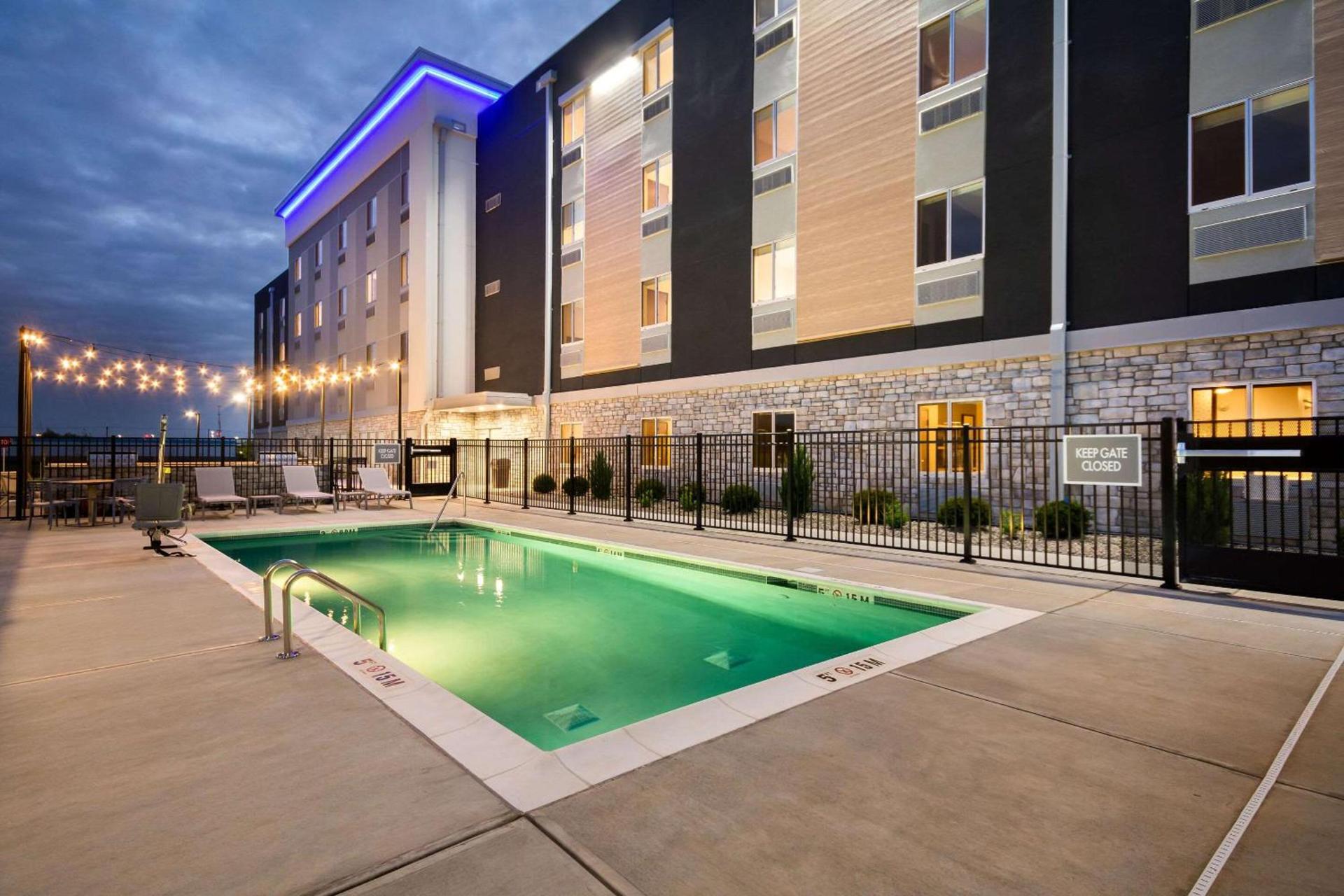 Everhome Suites Lexington - Horse Park photo 32