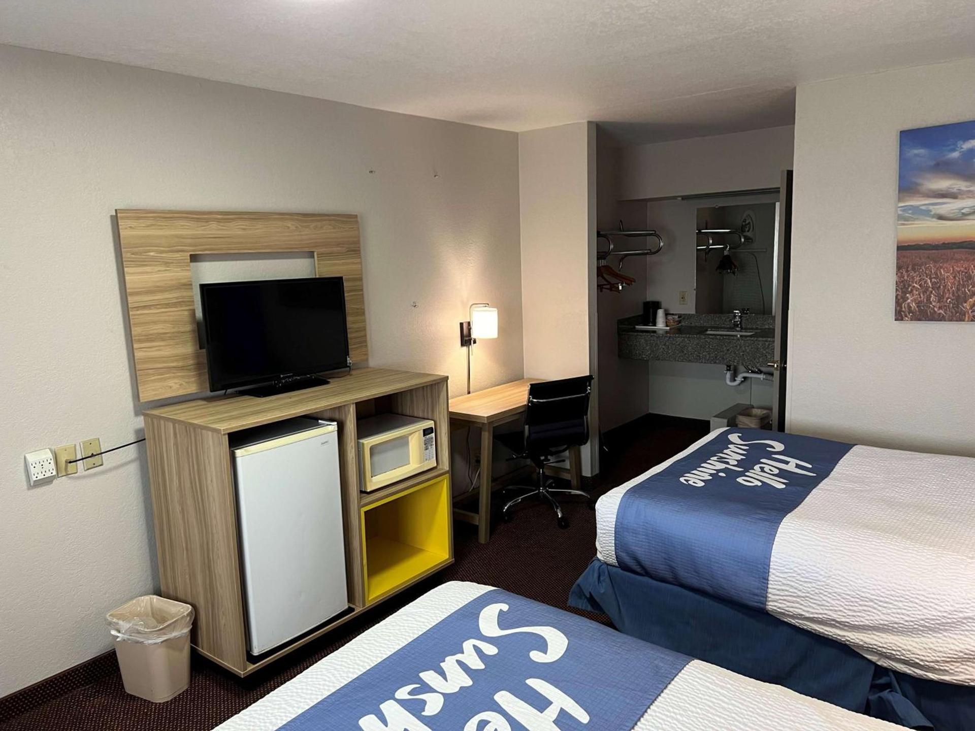 Days Inn by Wyndham Pratt photo 14